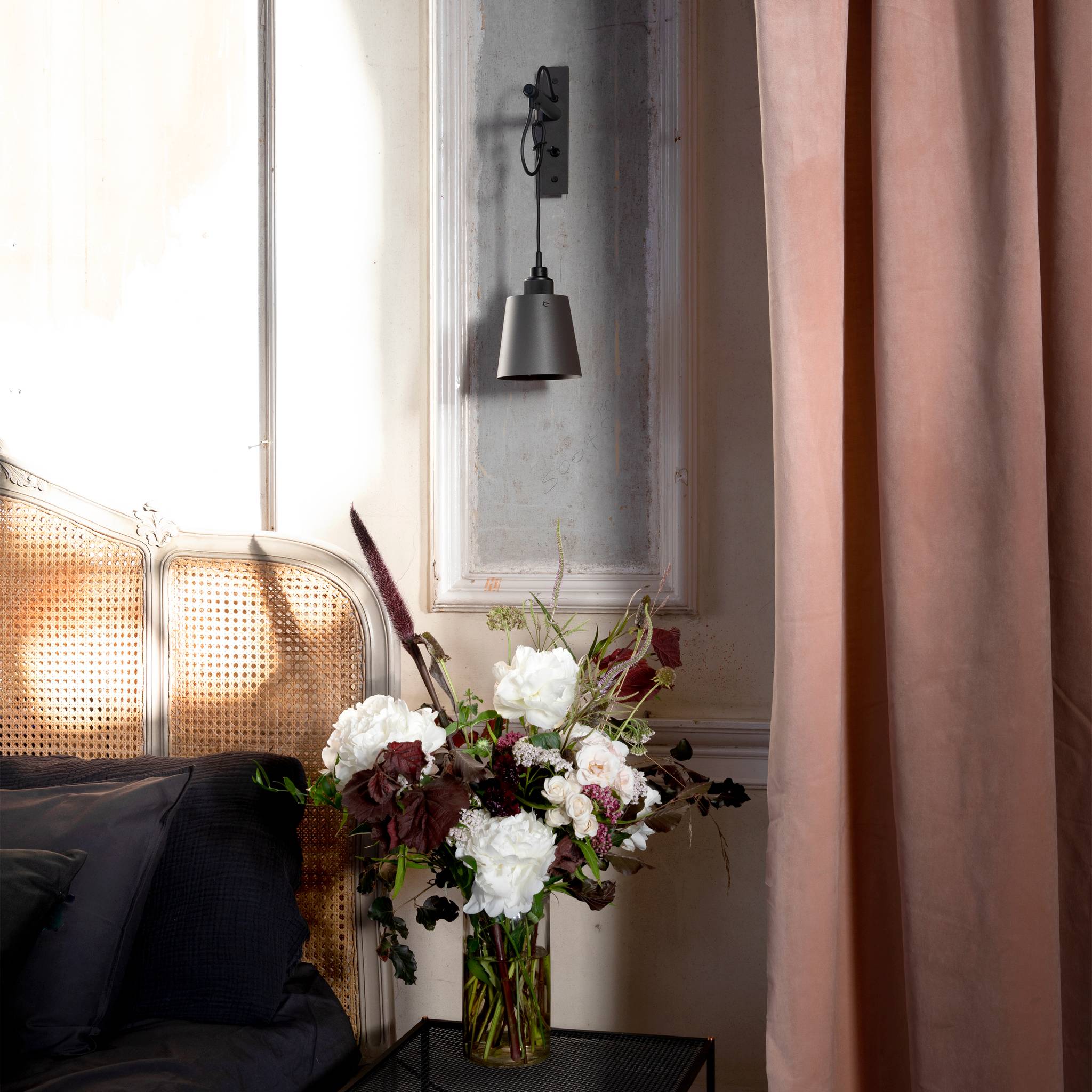 HOOKED WALL / CROSS / SMALL / GRAPHITE