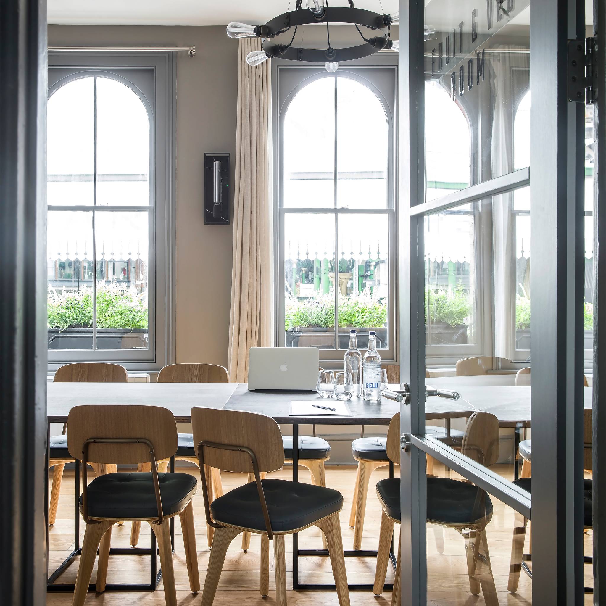 CAGED WALL / X-LARGE / CROSS