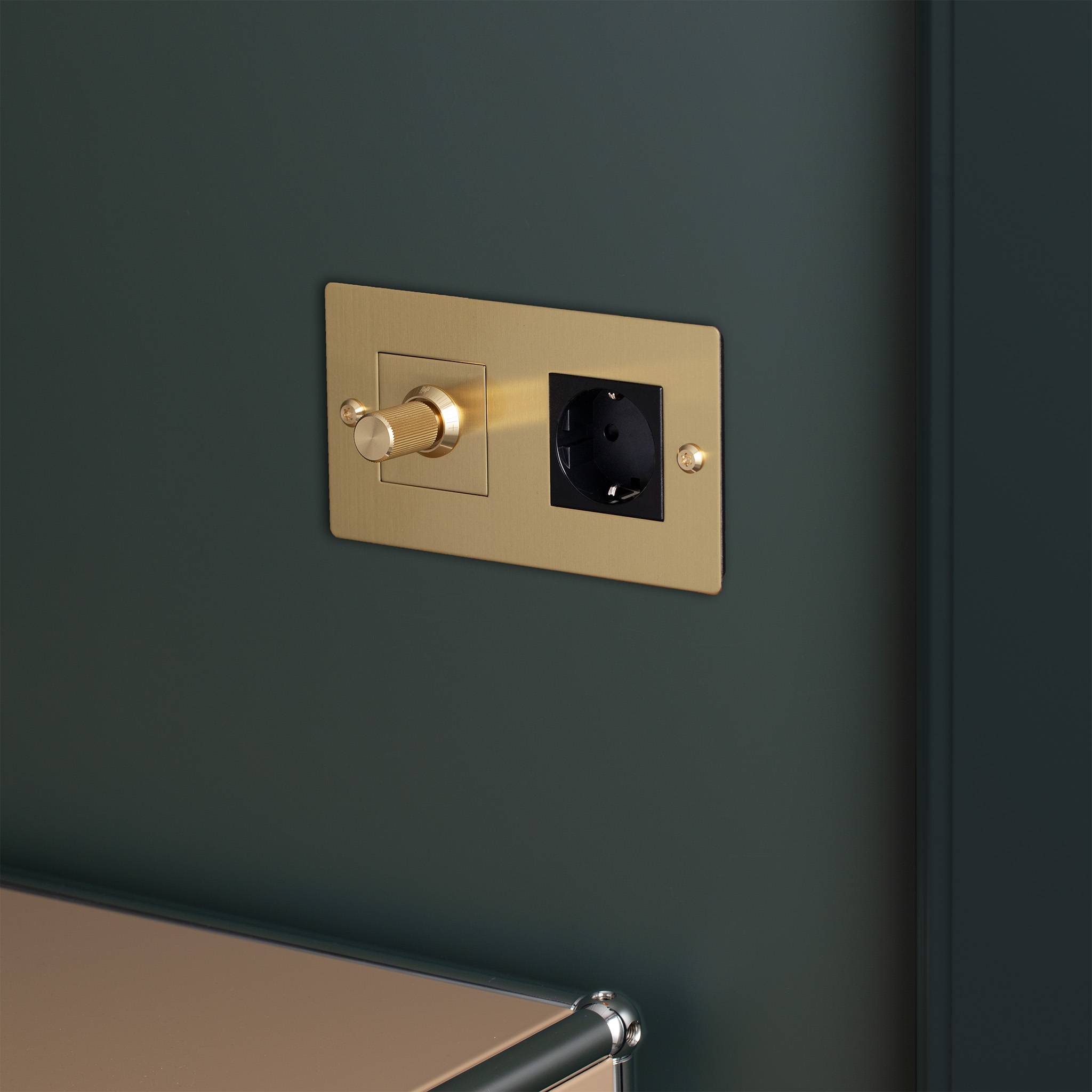 2G WALL PLATE / HORIZONTAL / WITH INFILLS / WITHOUT LOGO