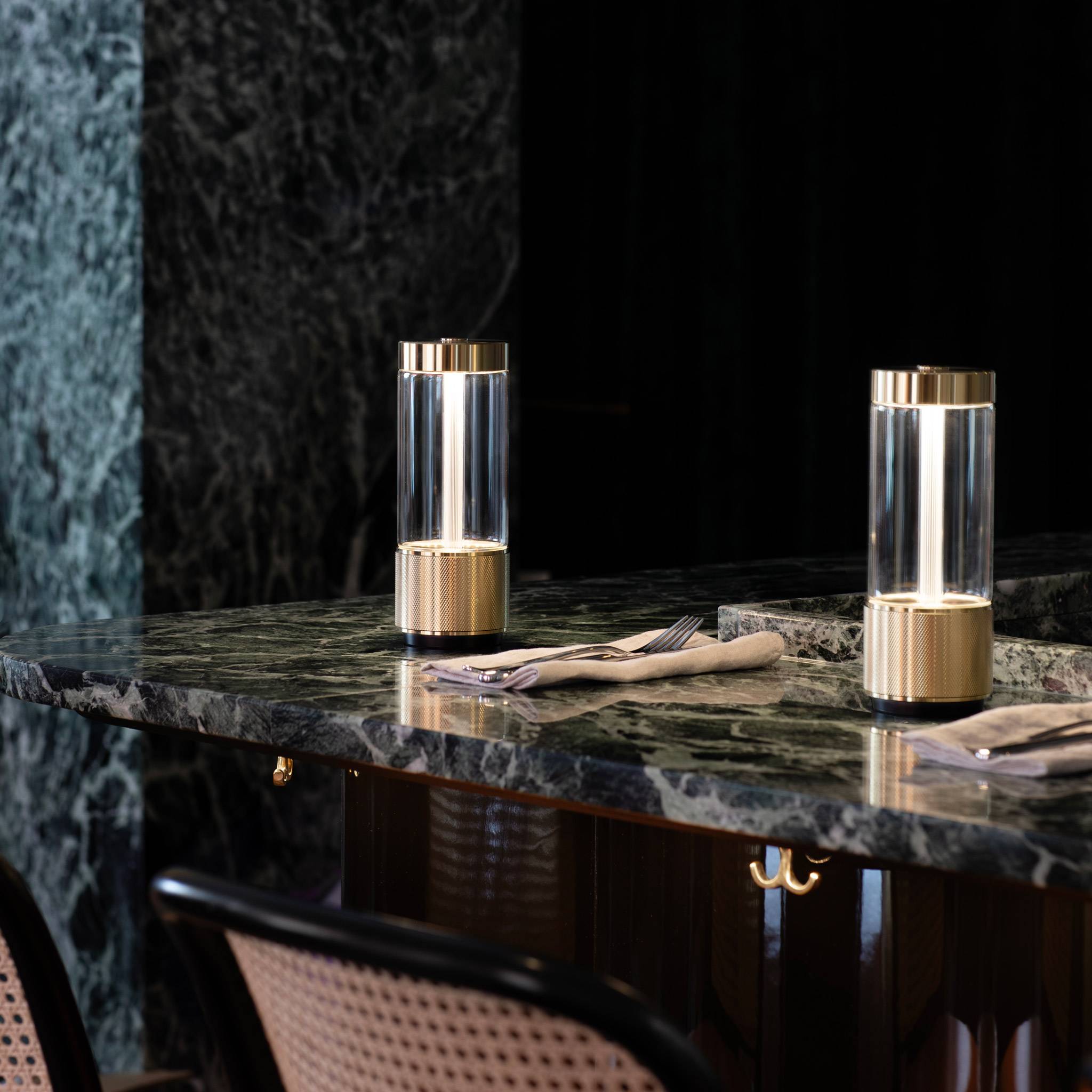 TAKEOUT / PORTABLE TABLE LIGHT