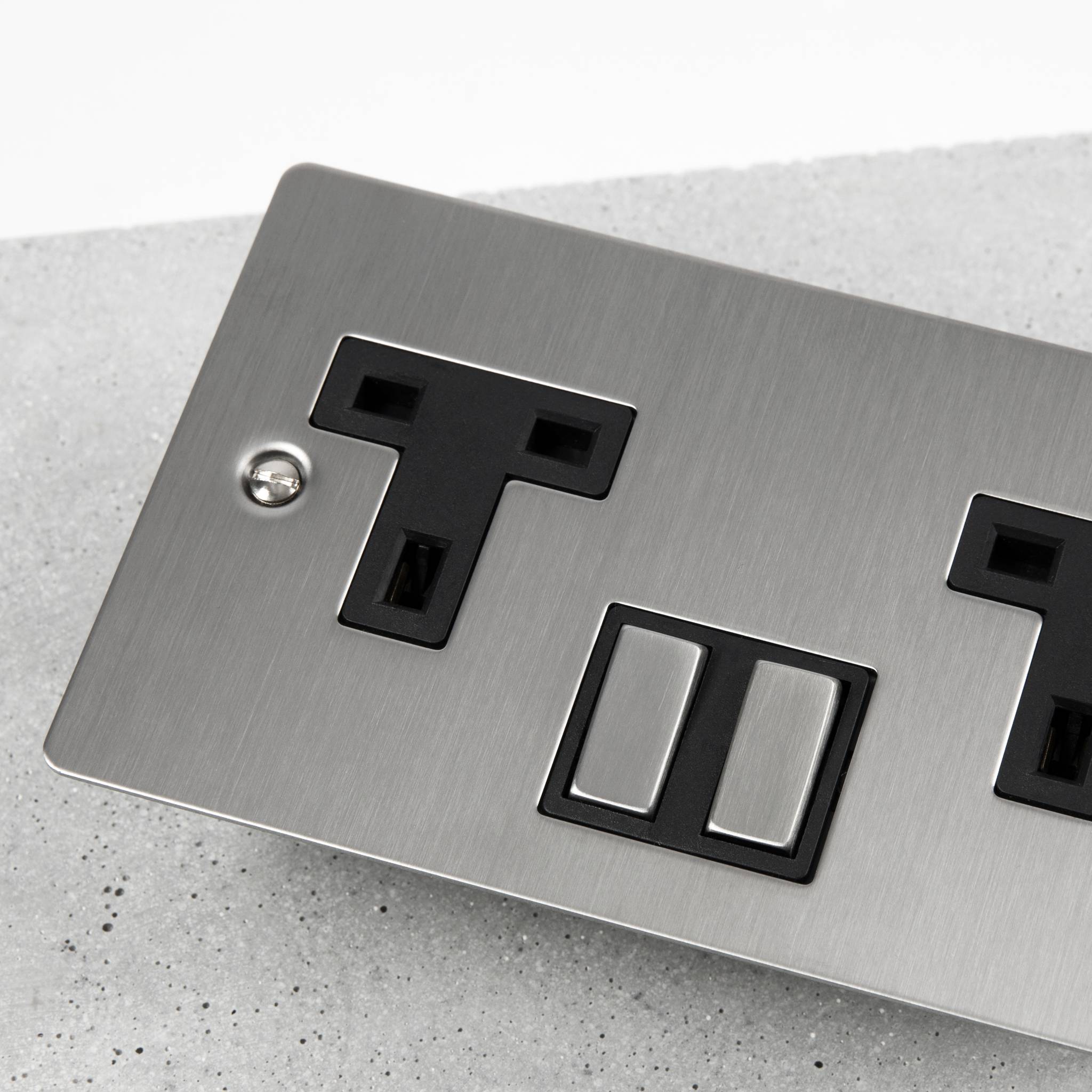2G UK PLUG SOCKET
