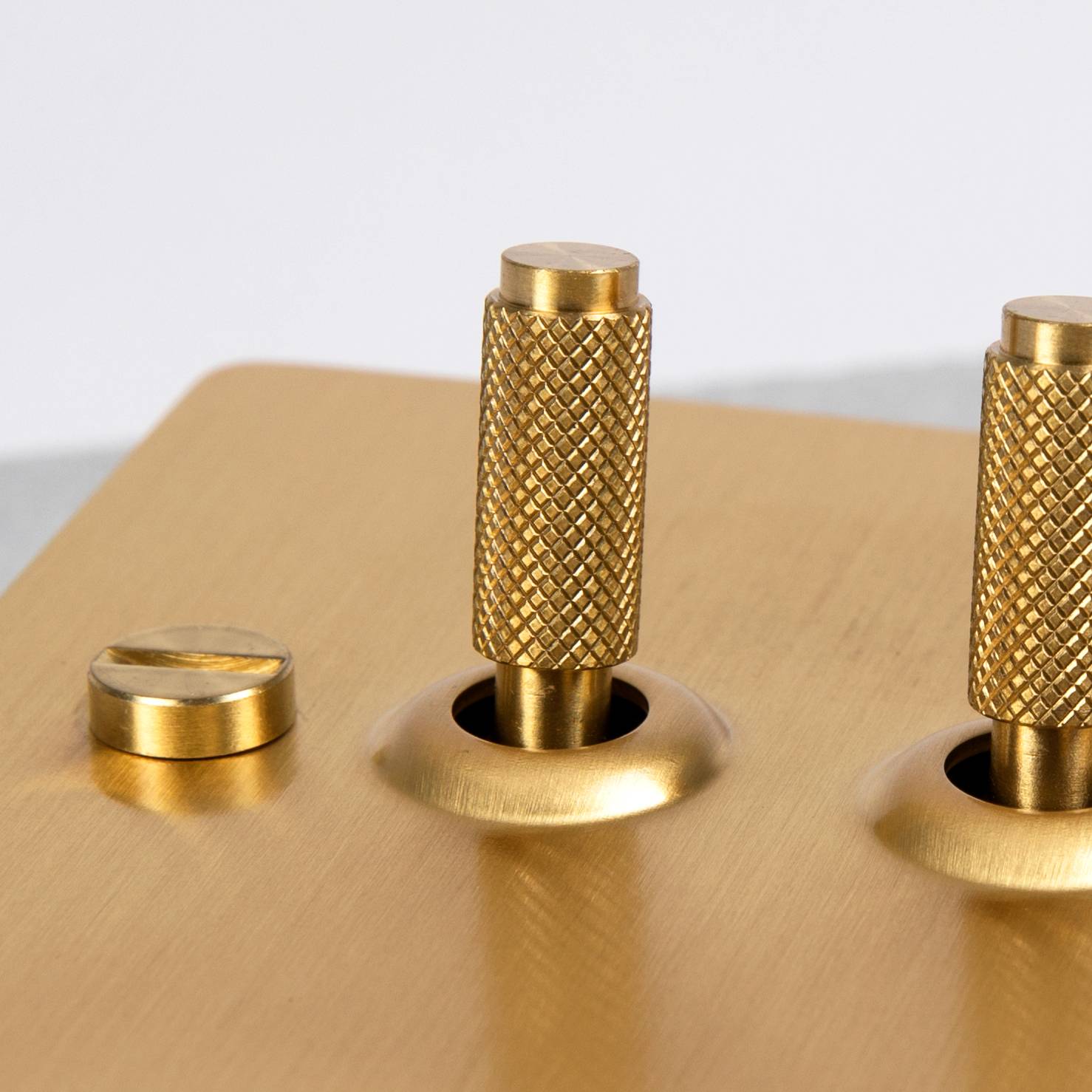 2G TOGGLE / CROSS / BRASS