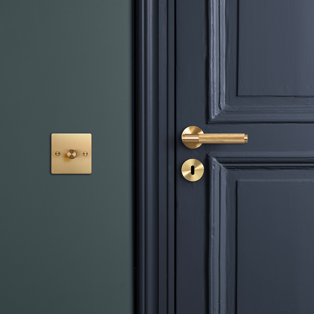 1G DIMMER / 120W / CROSS / BRASS