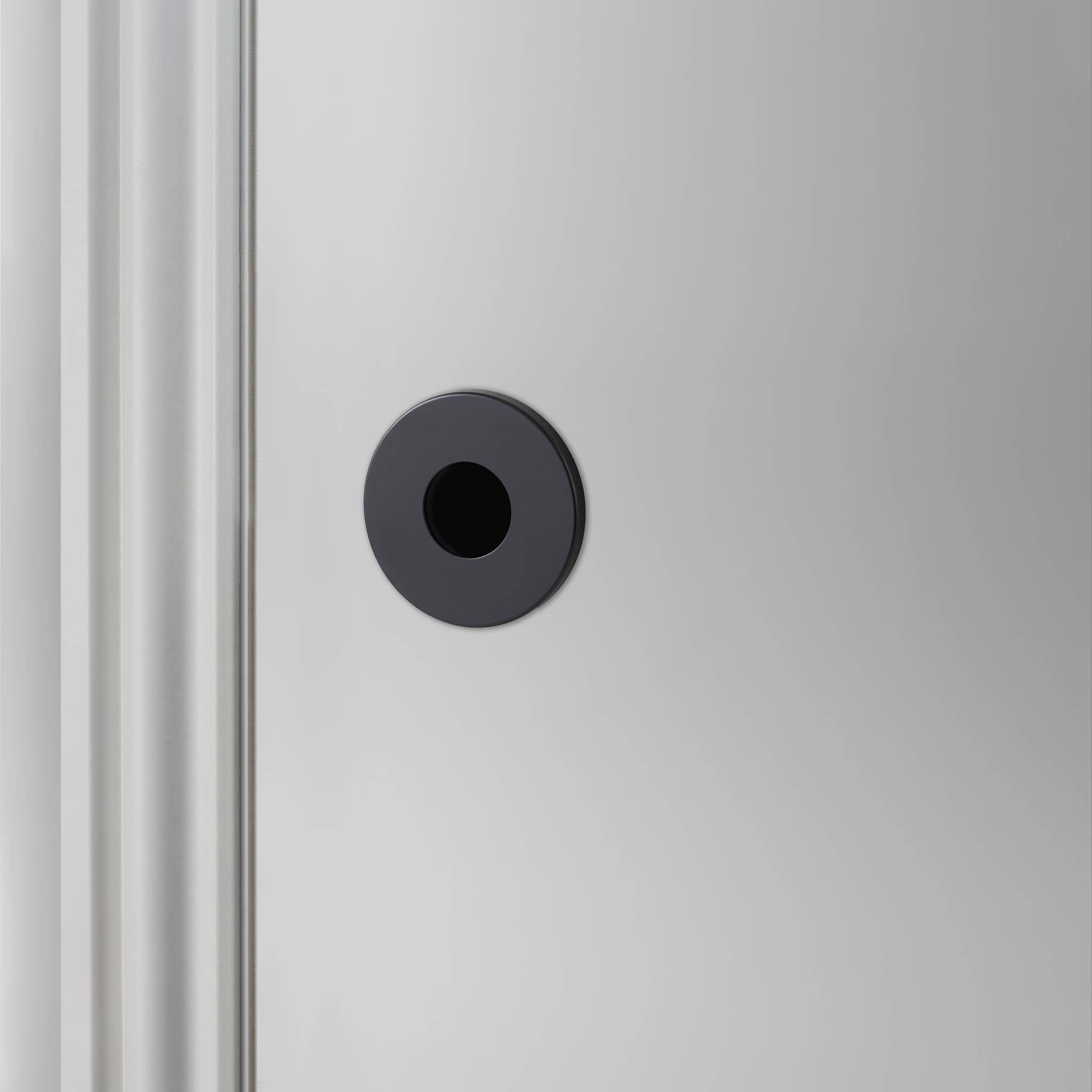 ESCUTCHEON PLATE / SWISS