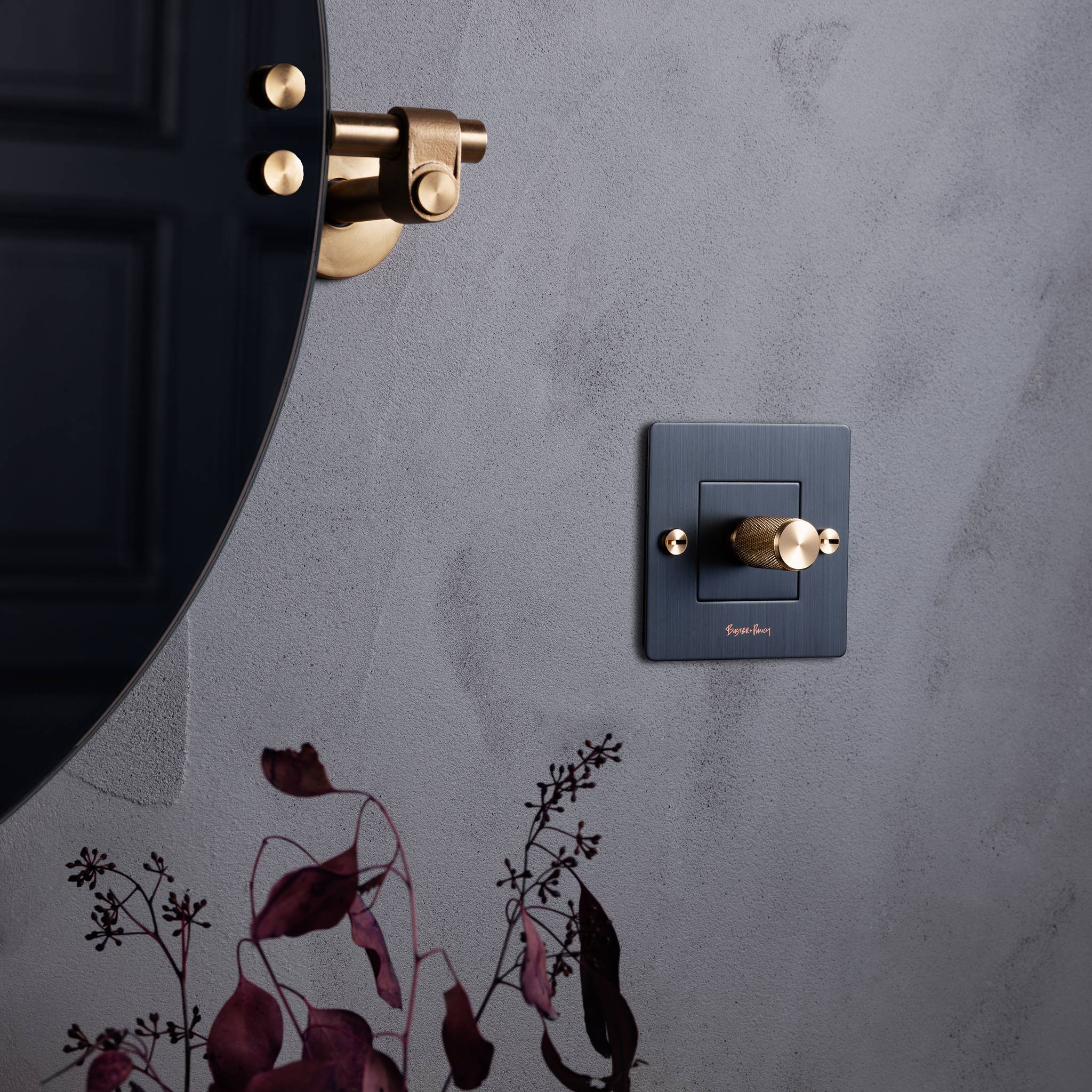 1G WALL PLATE / HORIZONTAL / WITH INFILLS / WITH LOGO