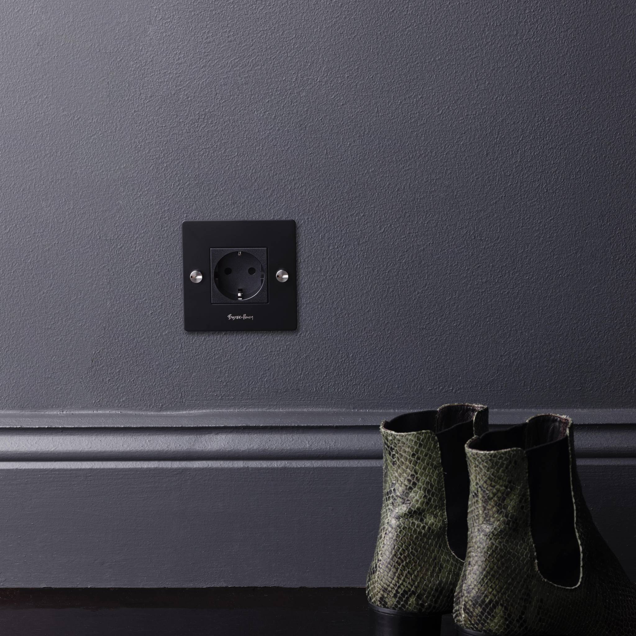 1G SOCKET / SCHUKO TYPE F / CROSS / WITHOUT LOGO