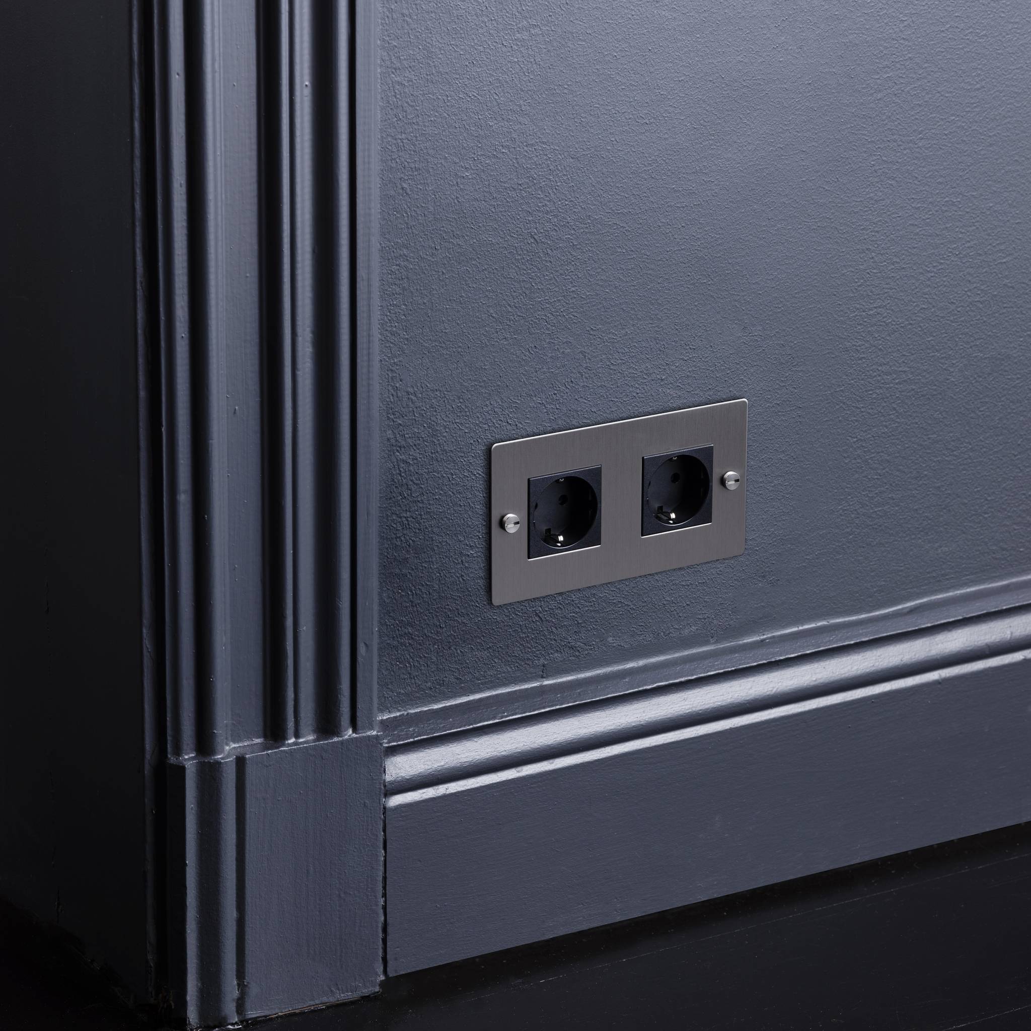 2G SOCKET / SCHUKO TYPE F / WITHOUT LOGO