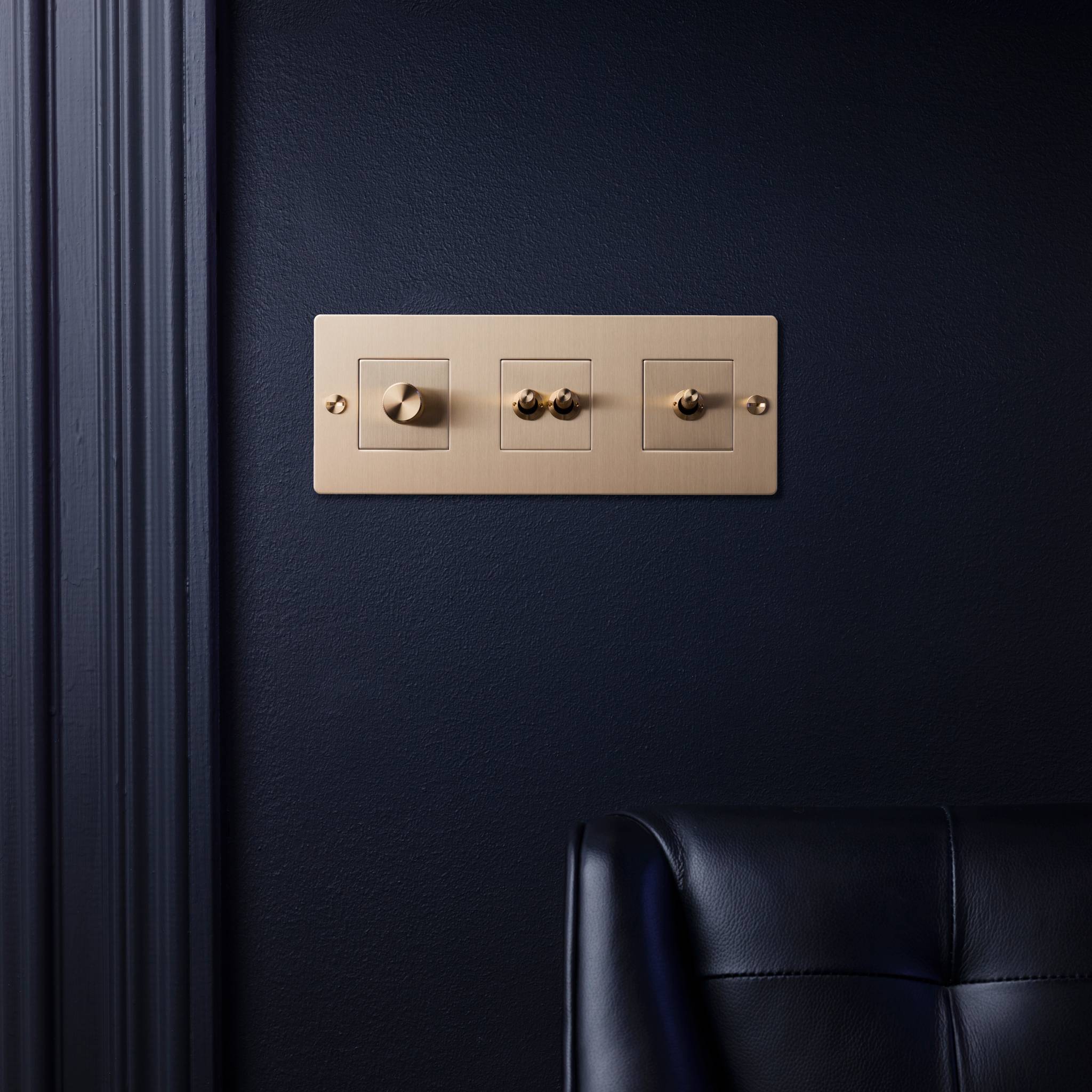 3G WALL PLATE / HORIZONTAL / WITH INFILLS / WITHOUT LOGO