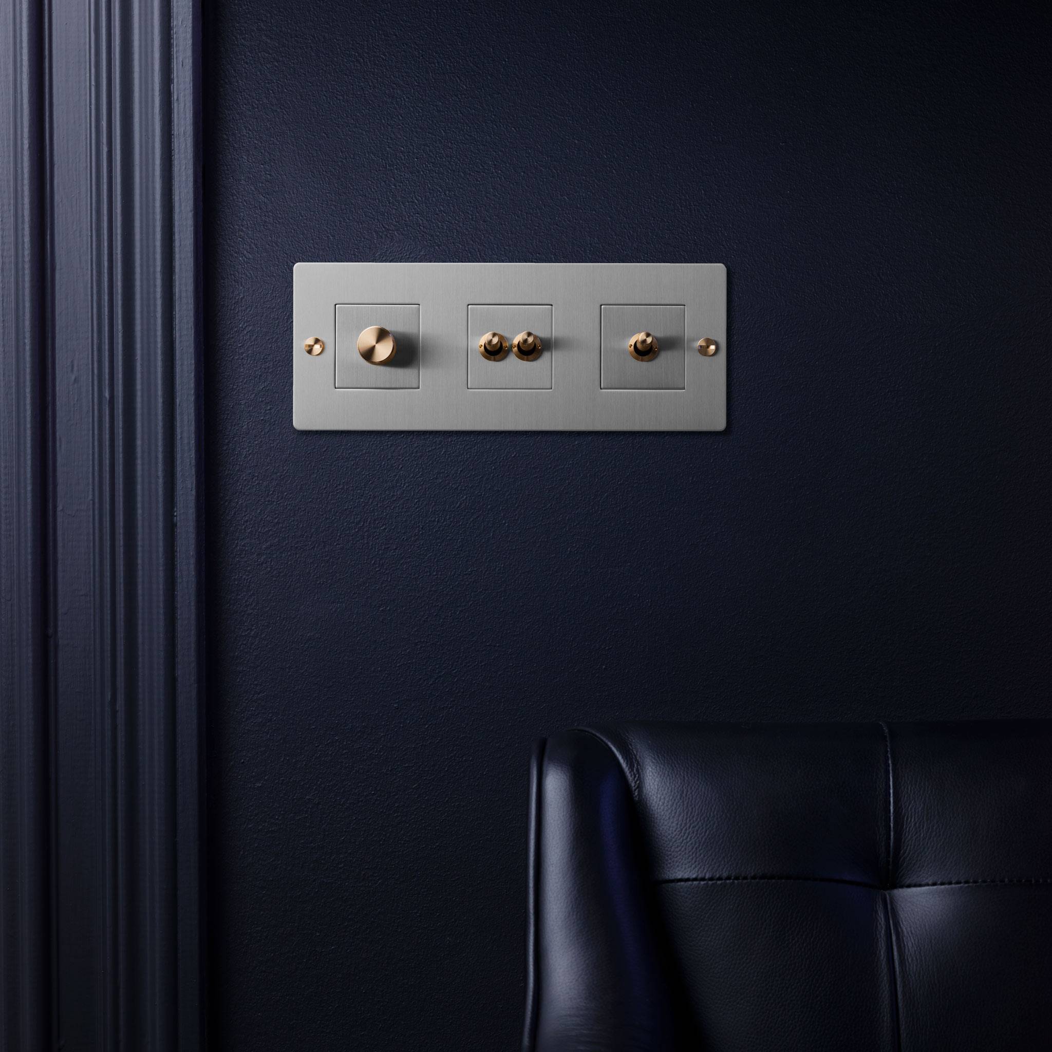 3G WALL PLATE / HORIZONTAL / WITH INFILLS / WITHOUT LOGO