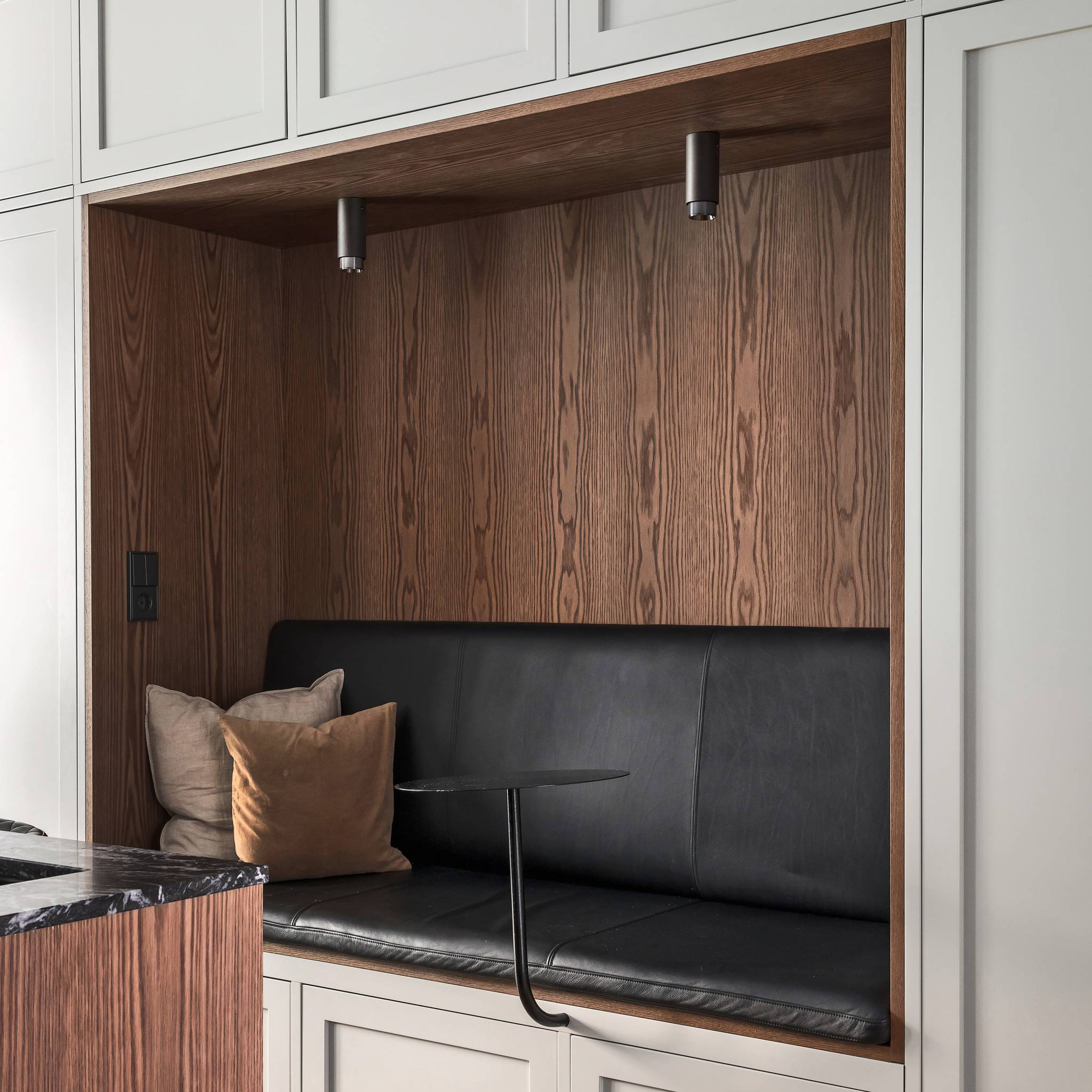 EXHAUST SURFACE / LINEAR  / GRAPHITE