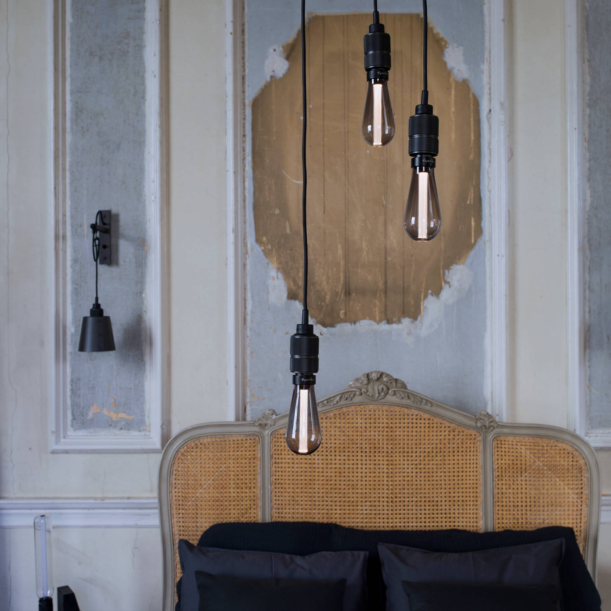 HOOKED 3.0 / NUDE / CROSS