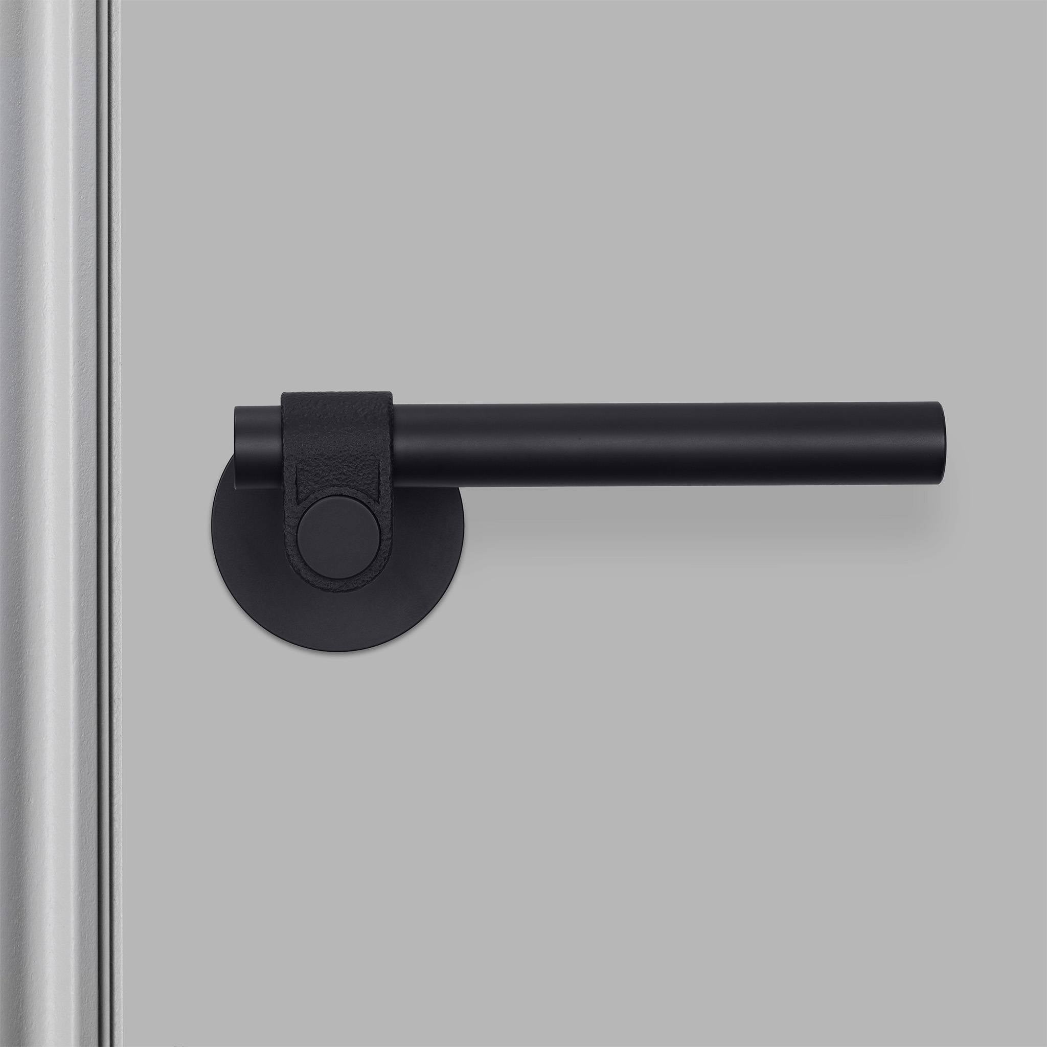 DOOR HANDLE SET / CAST / SPRUNG