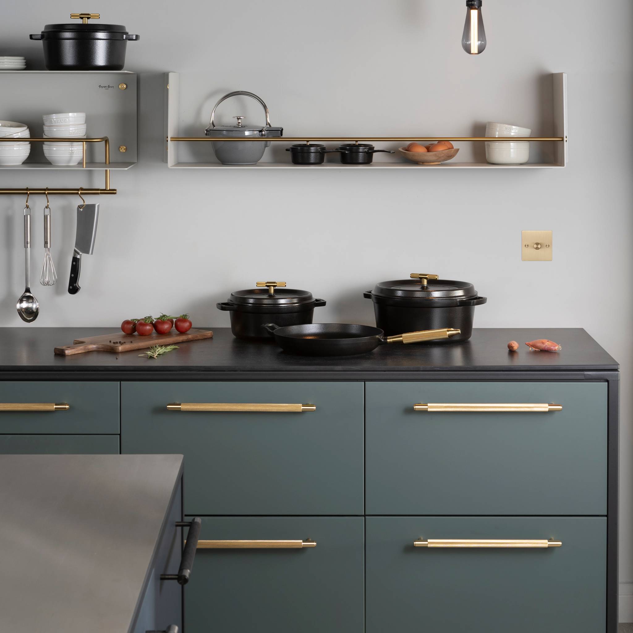 PAN / 11.02 INCHES / CROSS / STAUB