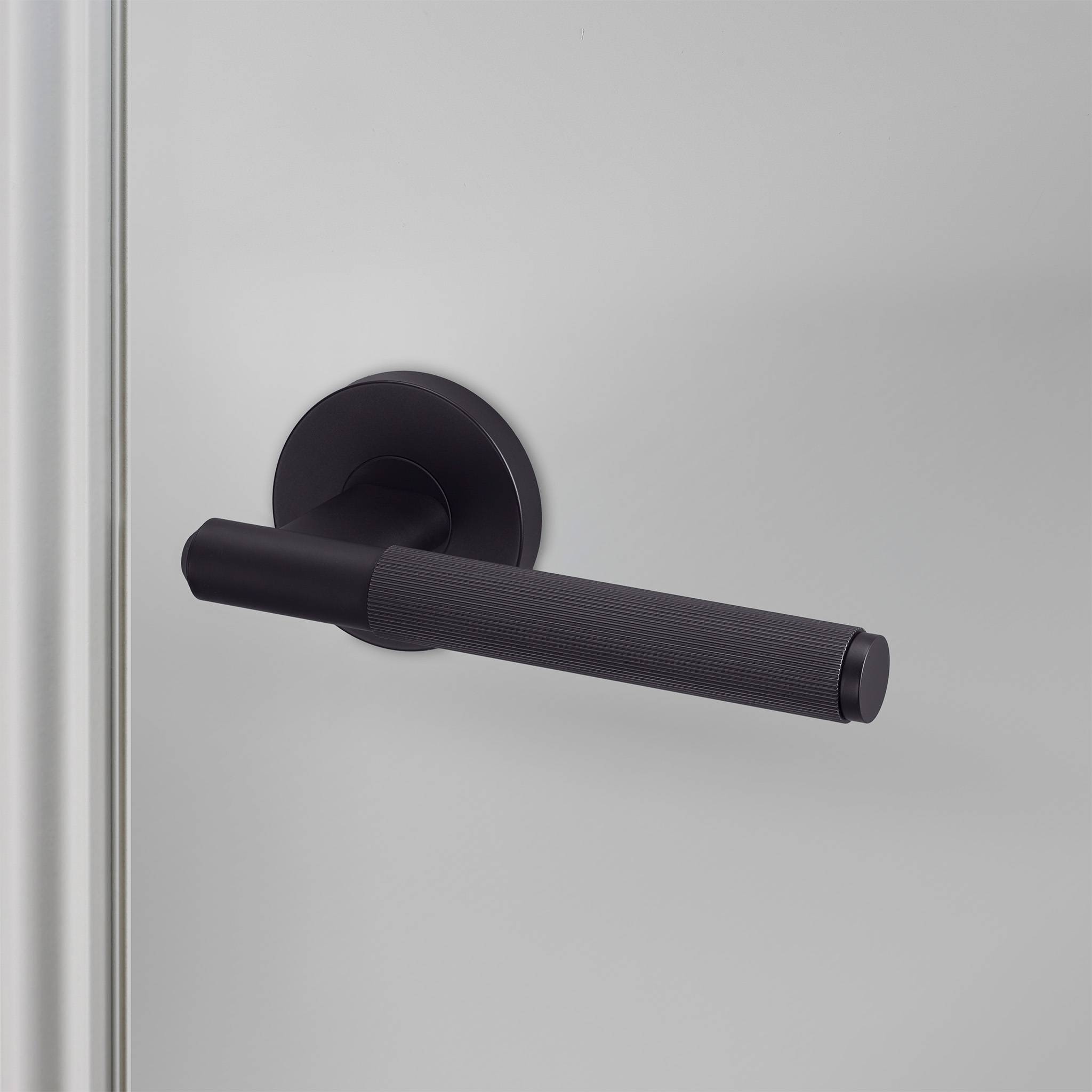 DOOR HANDLE SET / LINEAR / SWE / SPRUNG