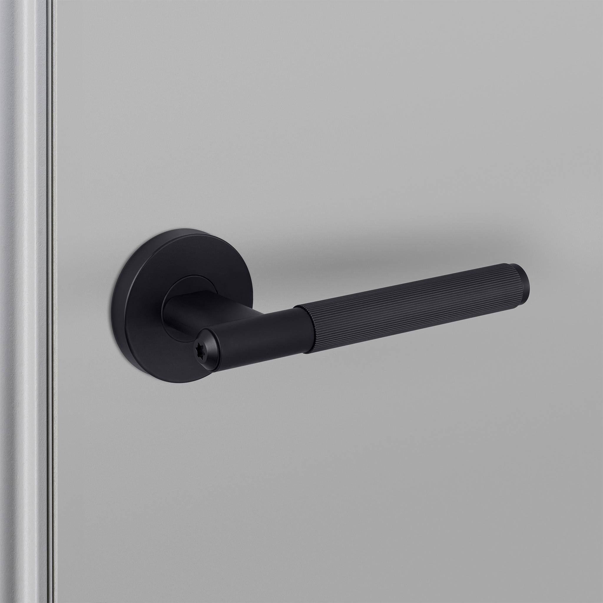 DOOR HANDLE SET / LINEAR / SWE / SPRUNG