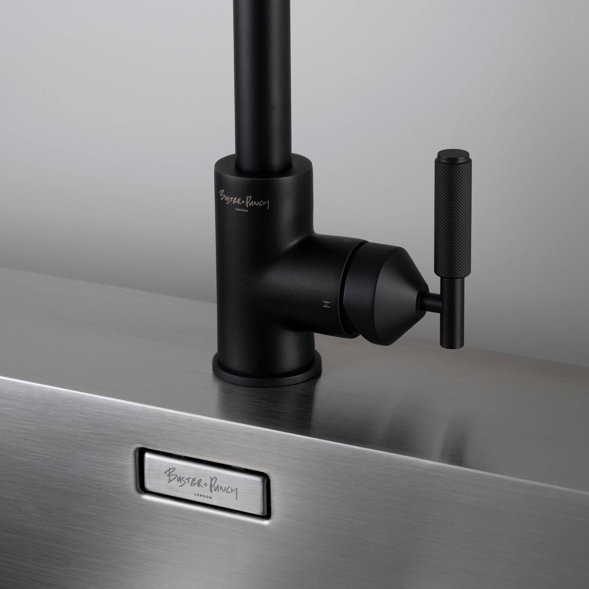KITCHEN FAUCET / PULL-OUT MIXER / CROSS