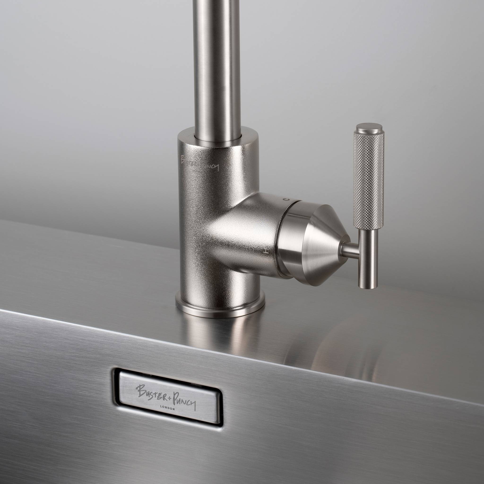 KITCHEN FAUCET / PULL-OUT MIXER / CROSS