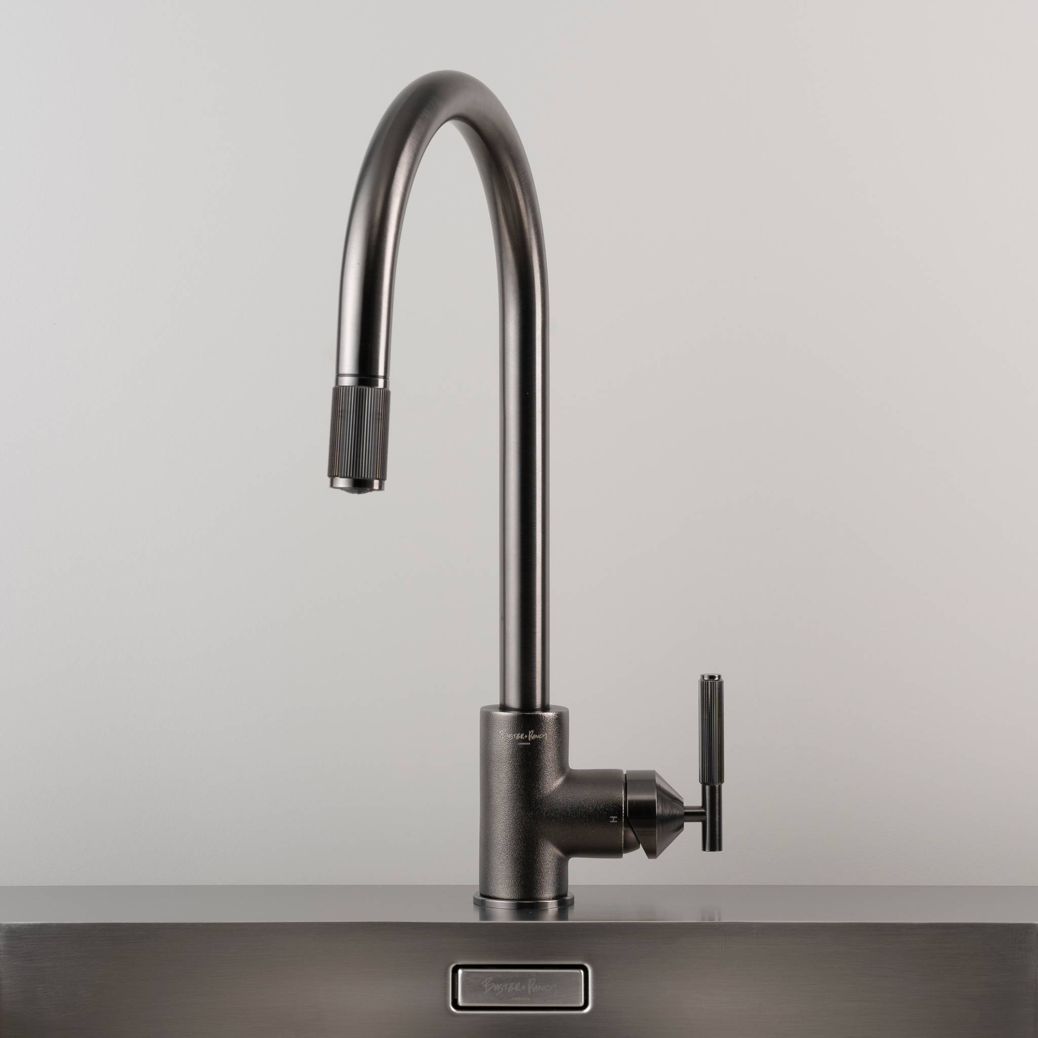 KITCHEN FAUCET / PULL-OUT MIXER / LINEAR