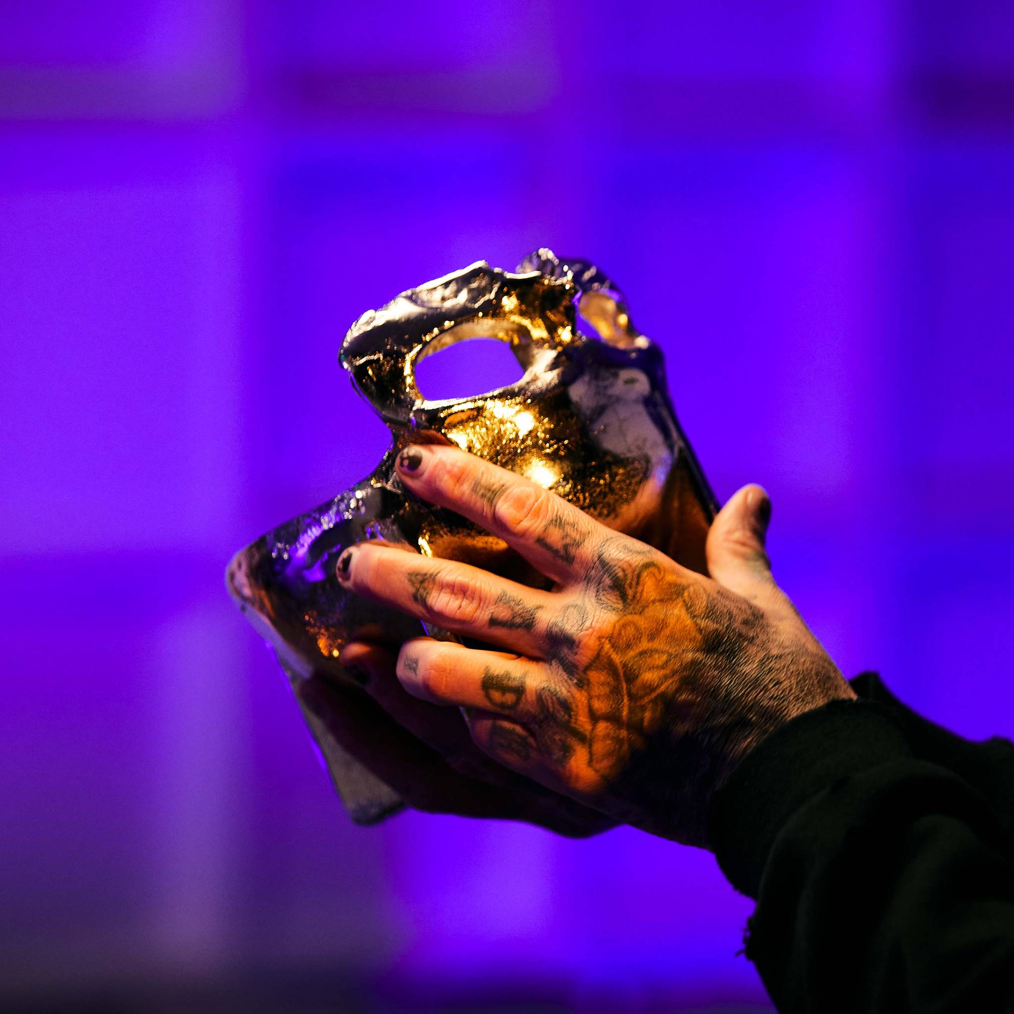 SKULL BOWL / TRAVIS BARKER