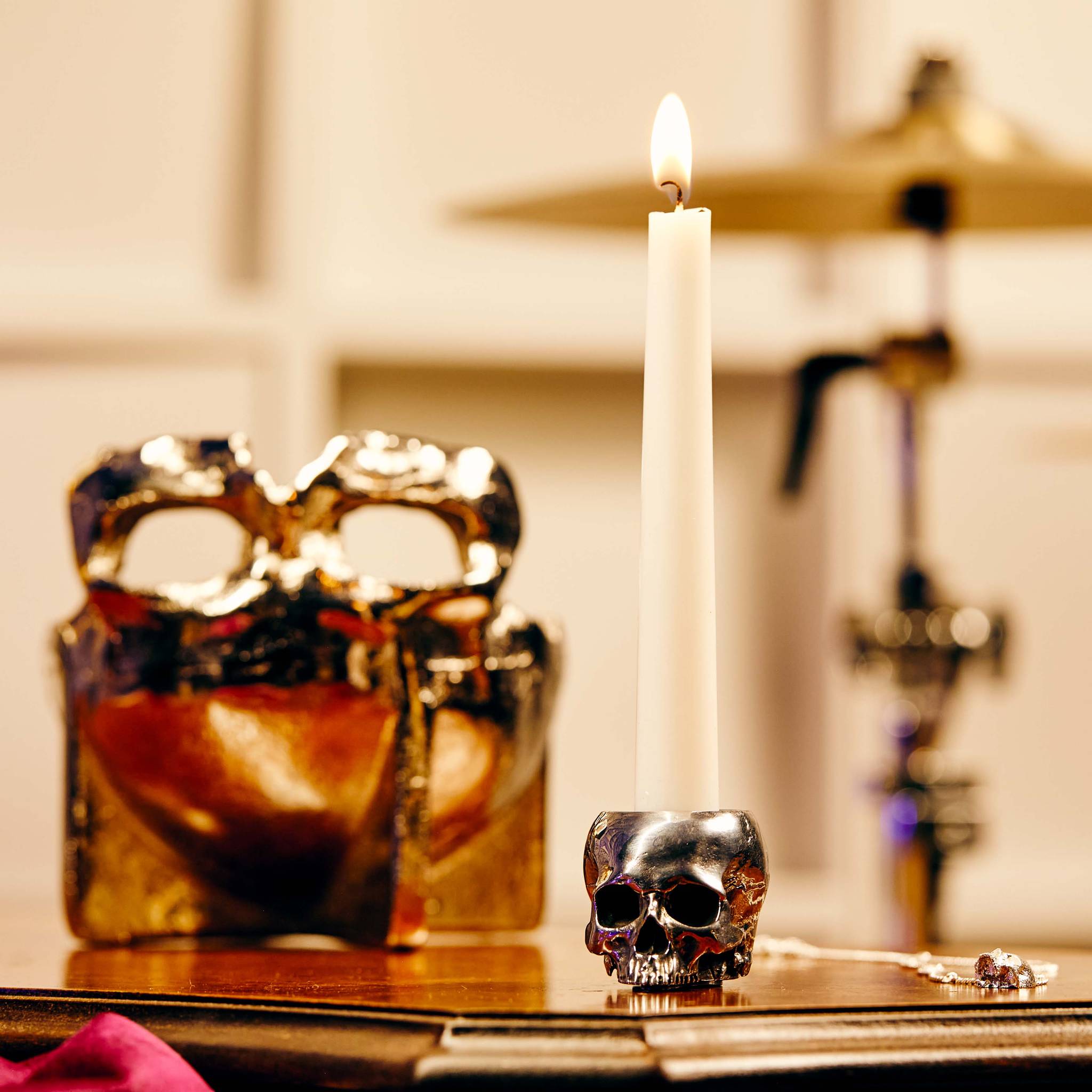 SKULL CANDLE HOLDER / TRAVIS BARKER