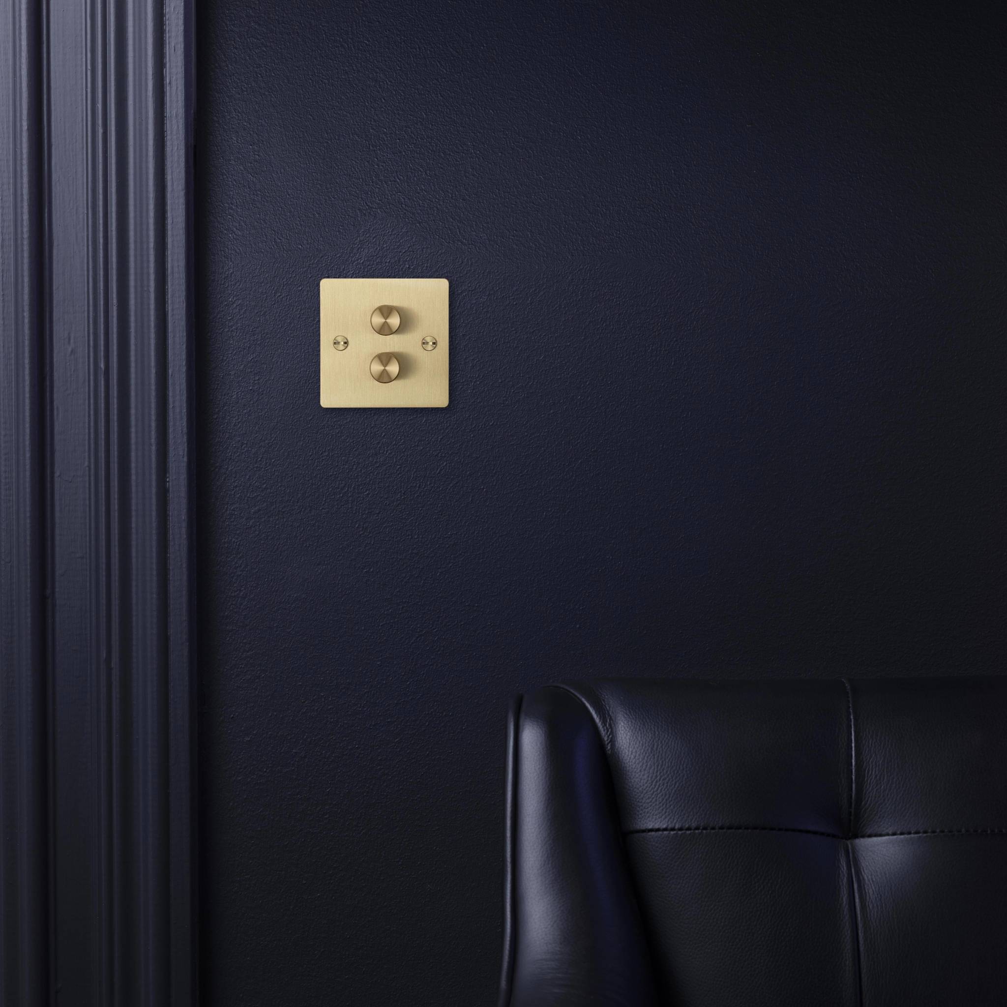 2G DIMMER / 120W / CROSS / BRASS