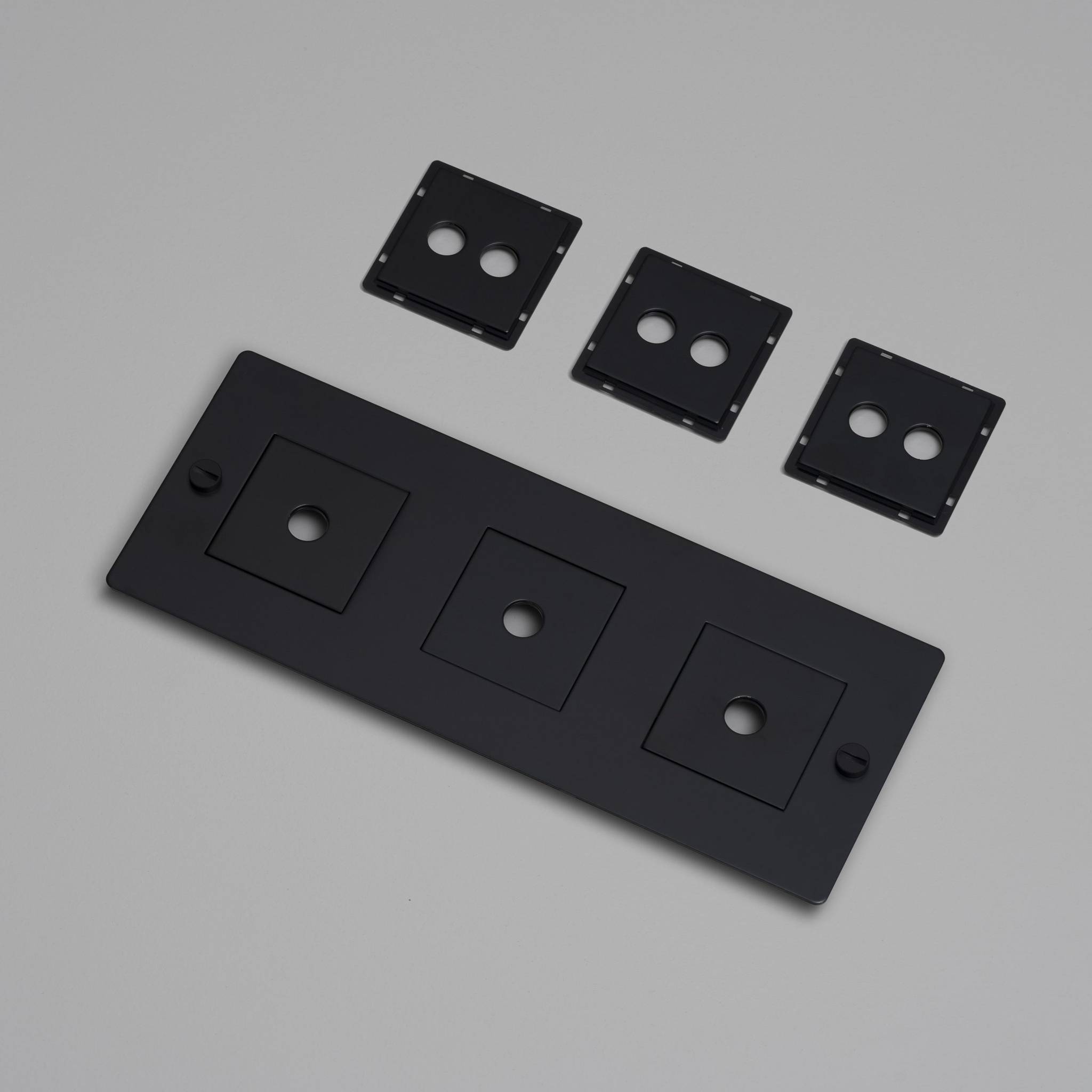 3G WALL PLATE / HORIZONTAL / WITH INFILLS / WITHOUT LOGO