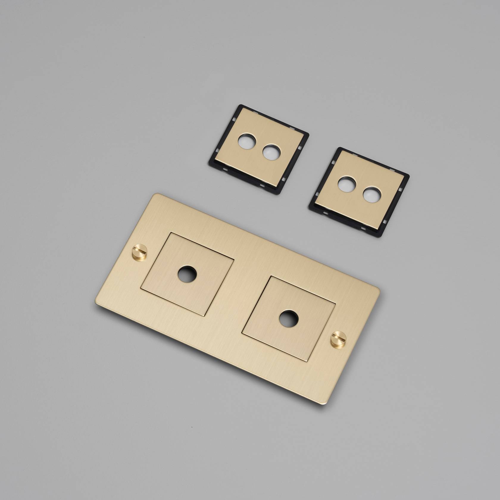 2G WALL PLATE / HORIZONTAL / WITH INFILLS / WITHOUT LOGO