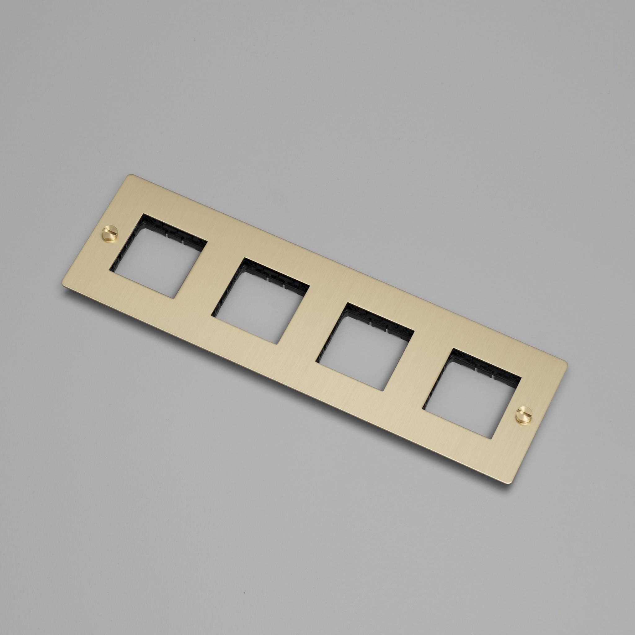 4G WALL PLATE / HORIZONTAL / NO INFILLS / WITHOUT LOGO