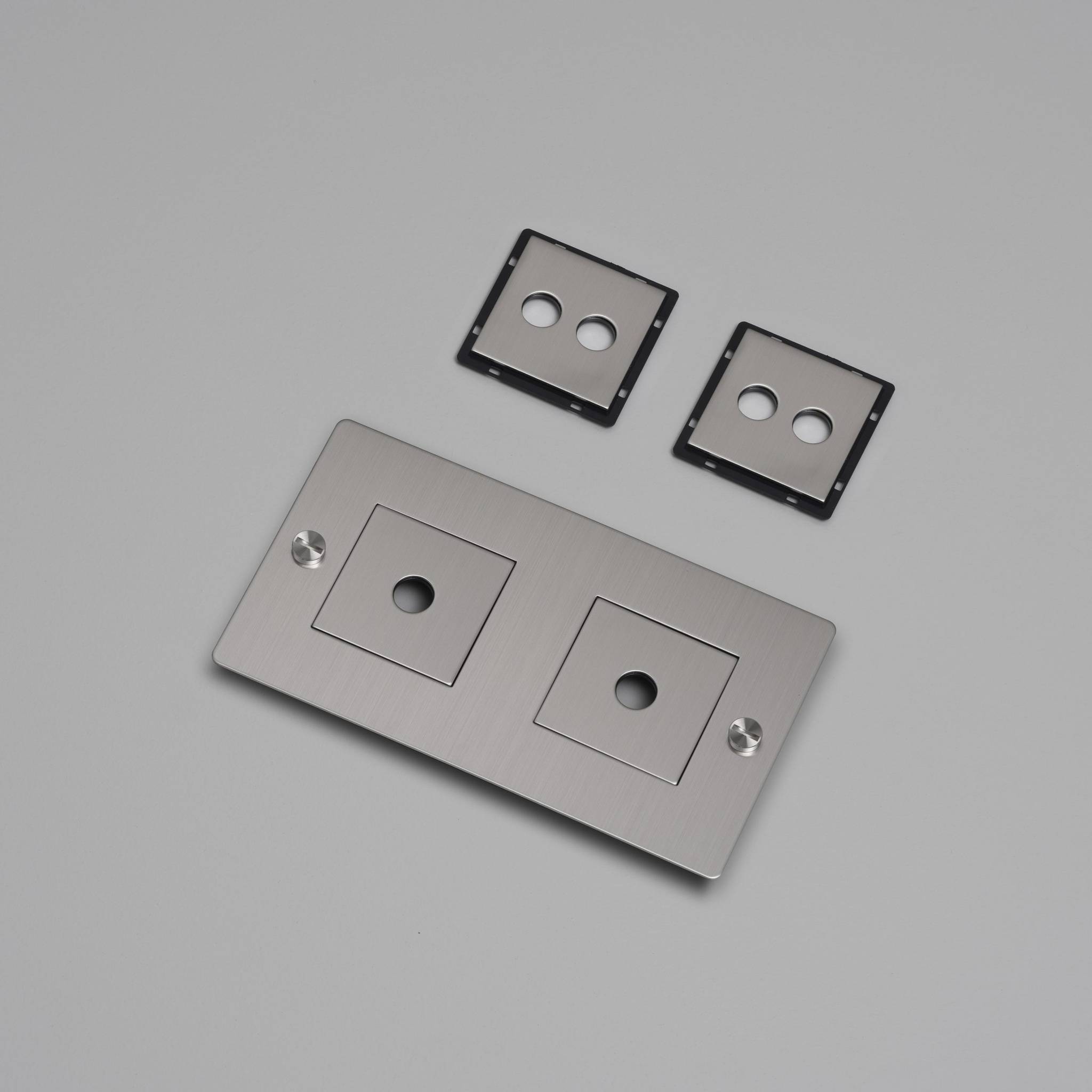 2G WALL PLATE / HORIZONTAL / WITH INFILLS / WITHOUT LOGO