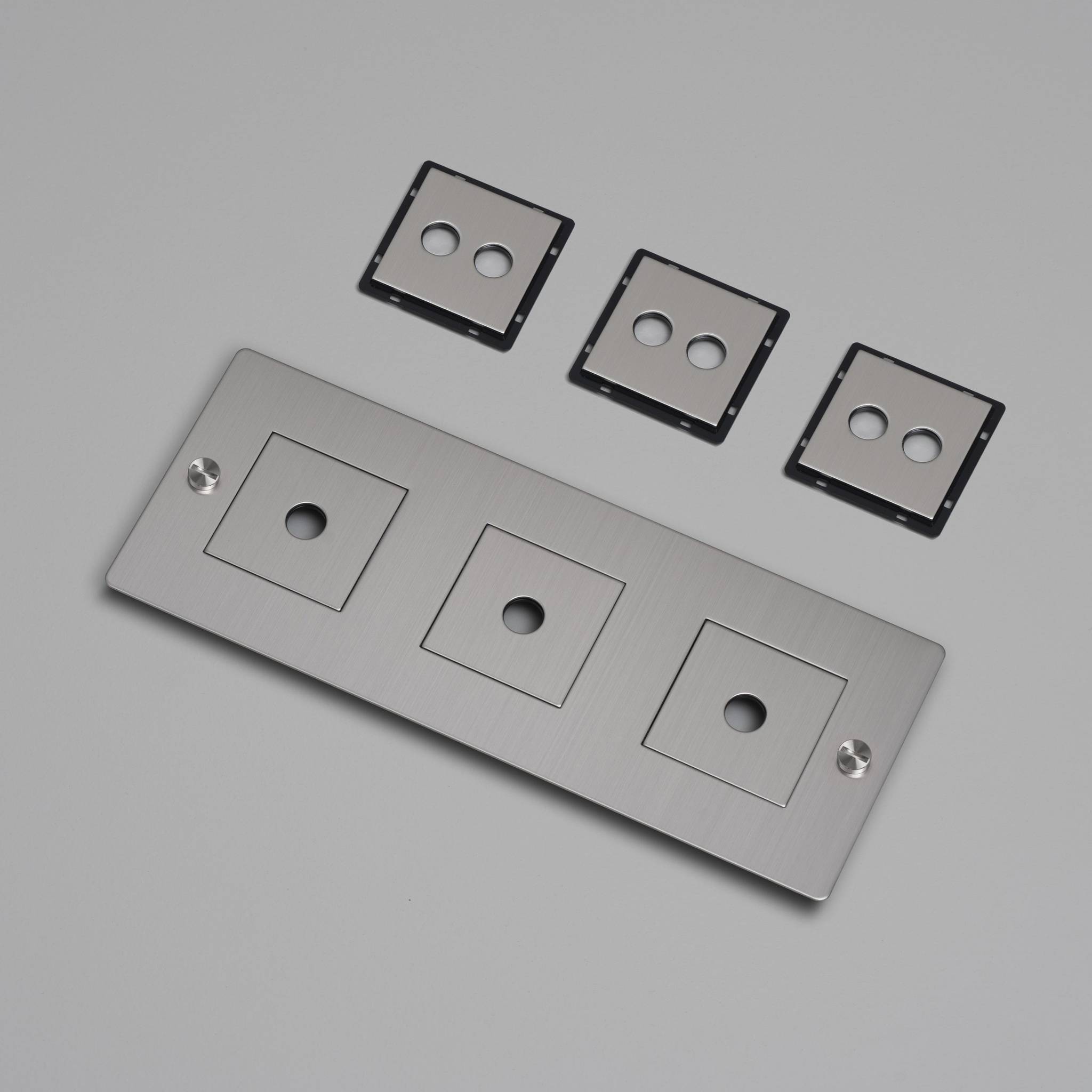 3G WALL PLATE / HORIZONTAL / WITH INFILLS / WITHOUT LOGO