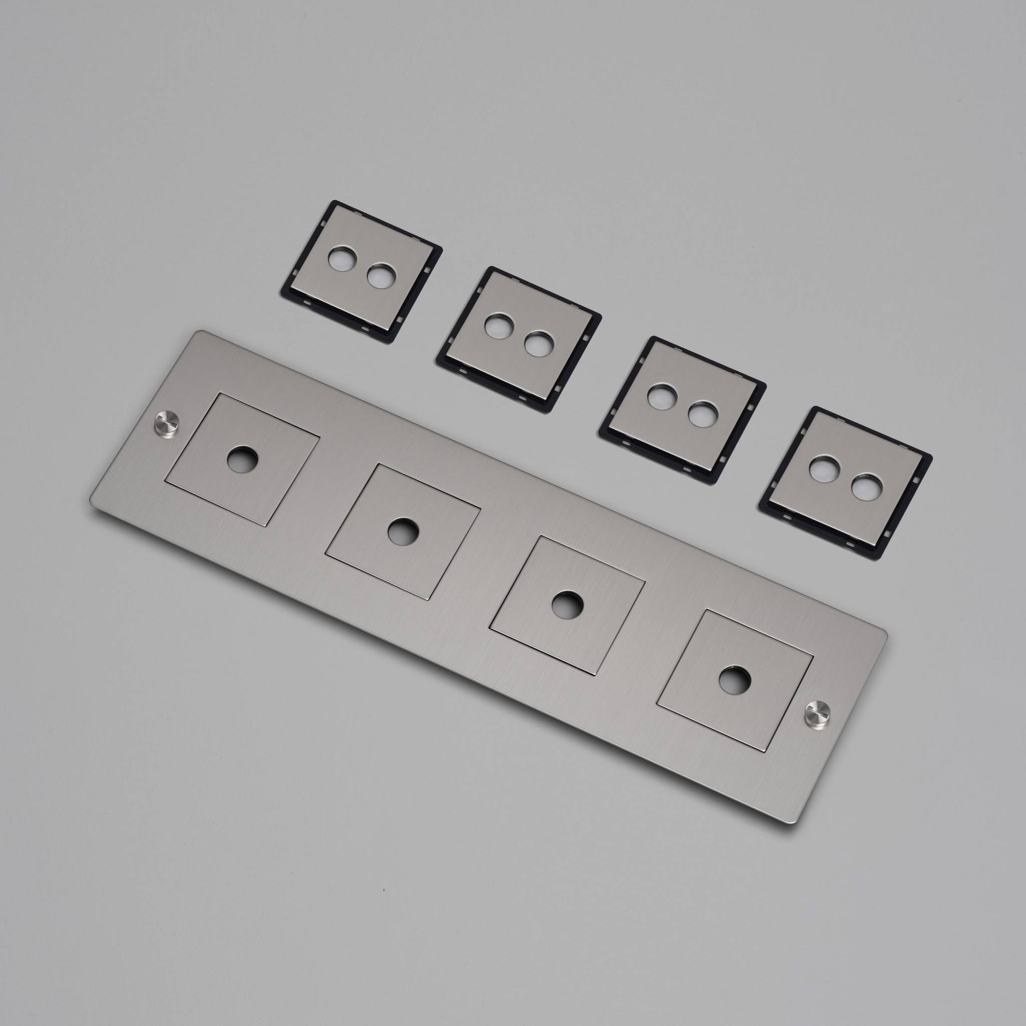 4G WALL PLATE / HORIZONTAL / WITH INFILLS / WITHOUT LOGO