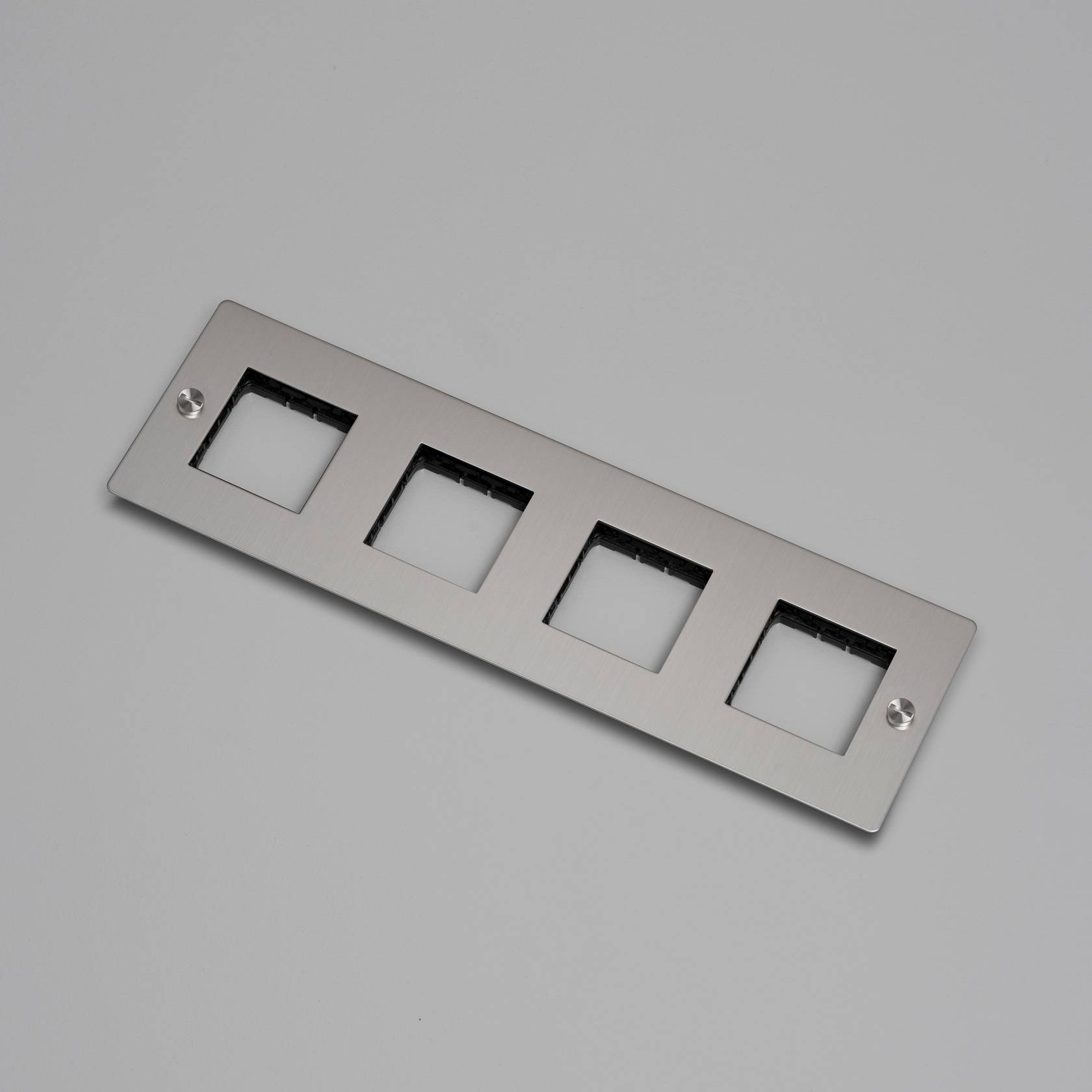4G WALL PLATE / HORIZONTAL / NO INFILLS / WITHOUT LOGO