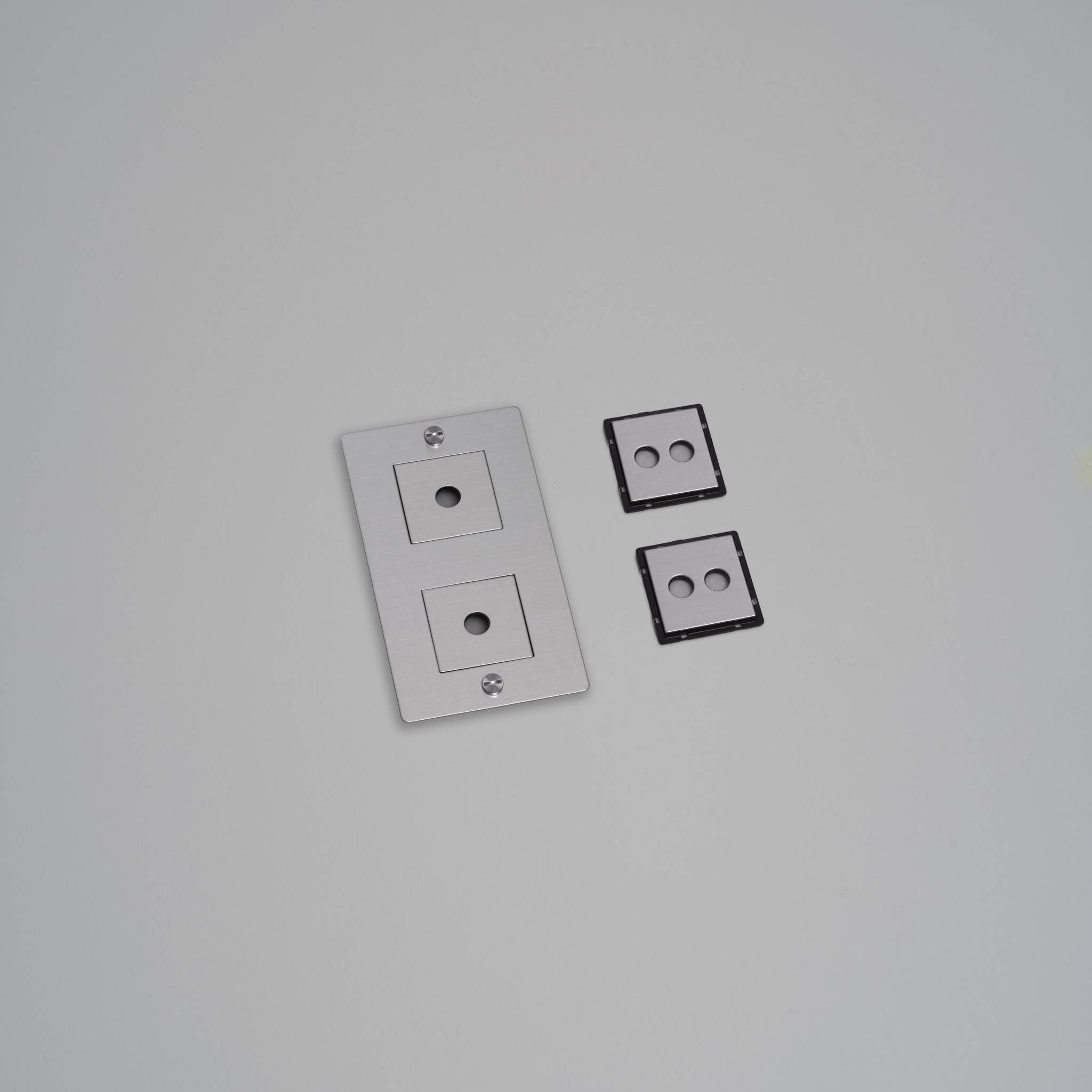 2G WALL PLATE / VERTICAL / WITH INFILLS / WITHOUT LOGO