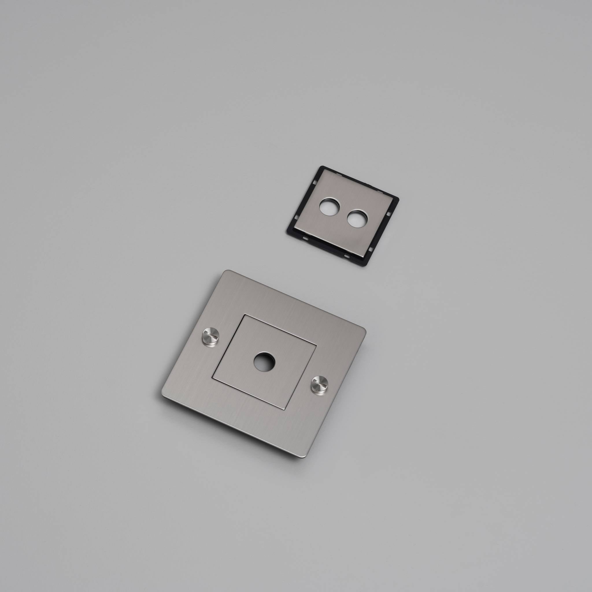 1G WALL PLATE / HORIZONTAL / WITH INFILLS / WITHOUT LOGO