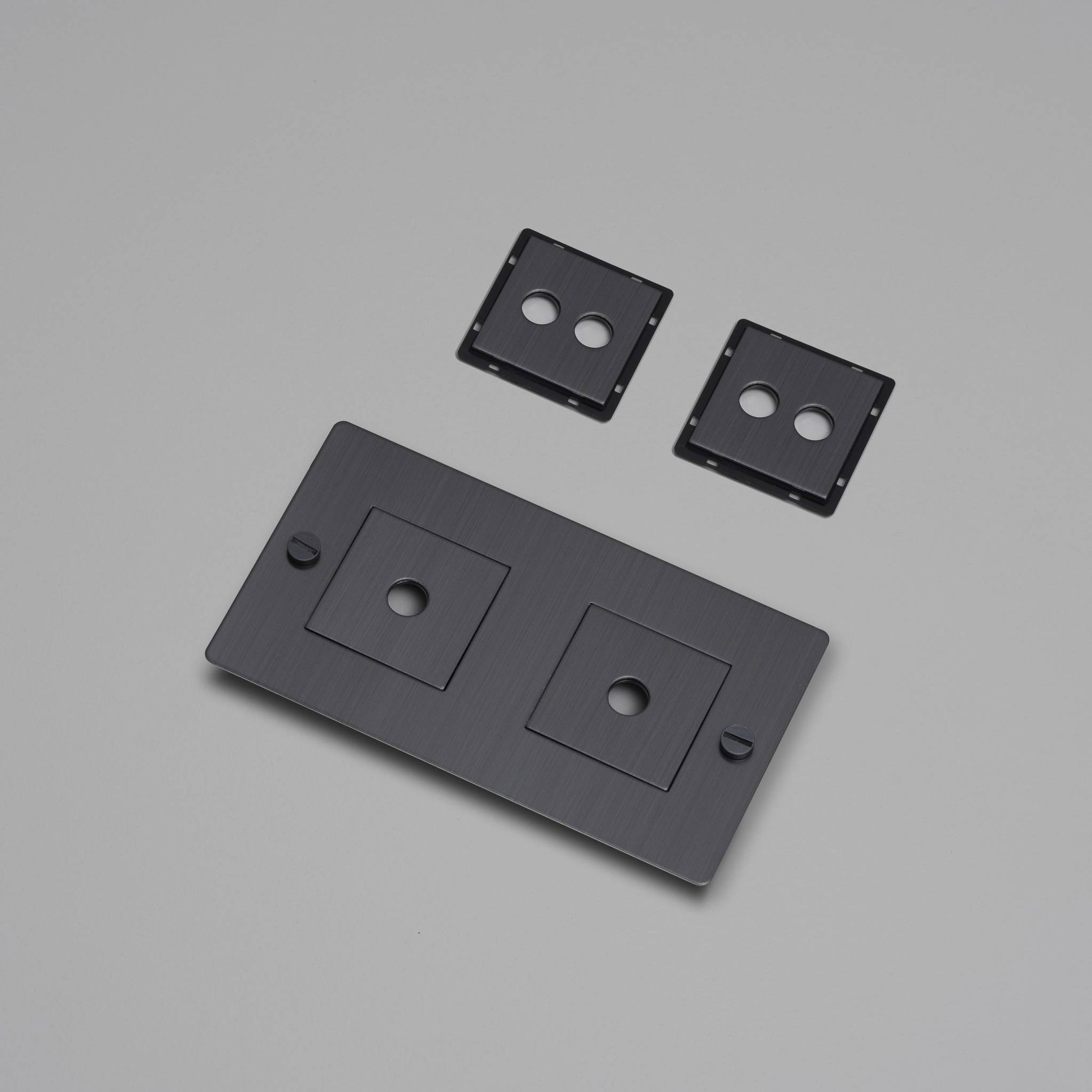 2G WALL PLATE / HORIZONTAL / WITH INFILLS / WITHOUT LOGO