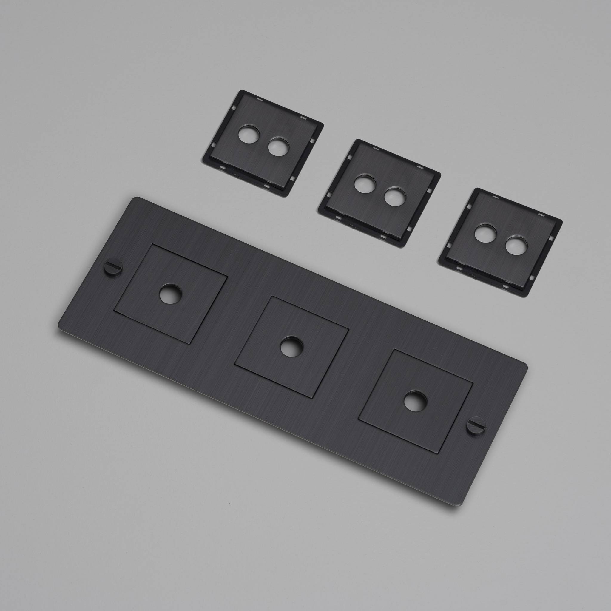 3G WALL PLATE / HORIZONTAL / WITH INFILLS / WITHOUT LOGO