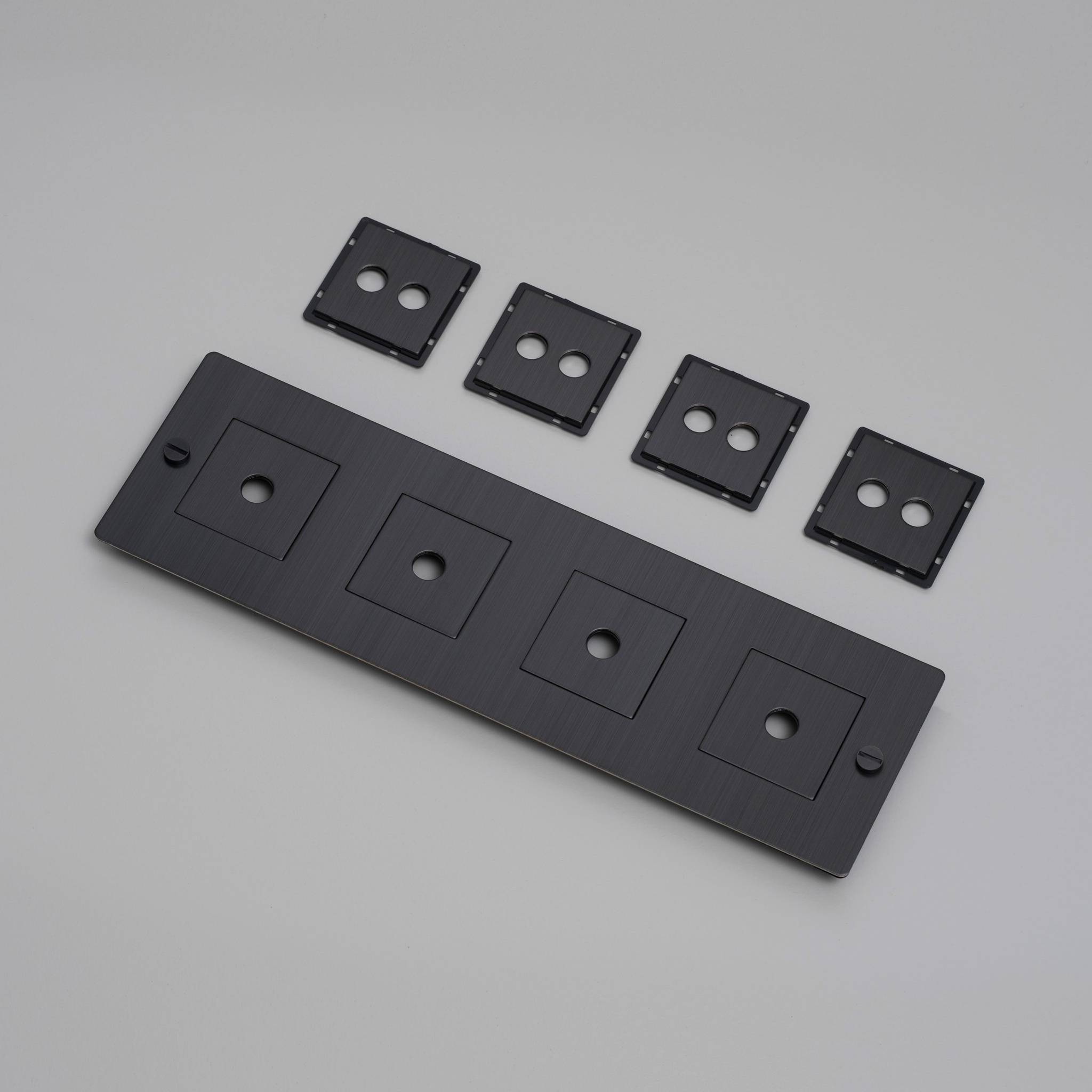 4G WALL PLATE / HORIZONTAL / WITH INFILLS / WITHOUT LOGO