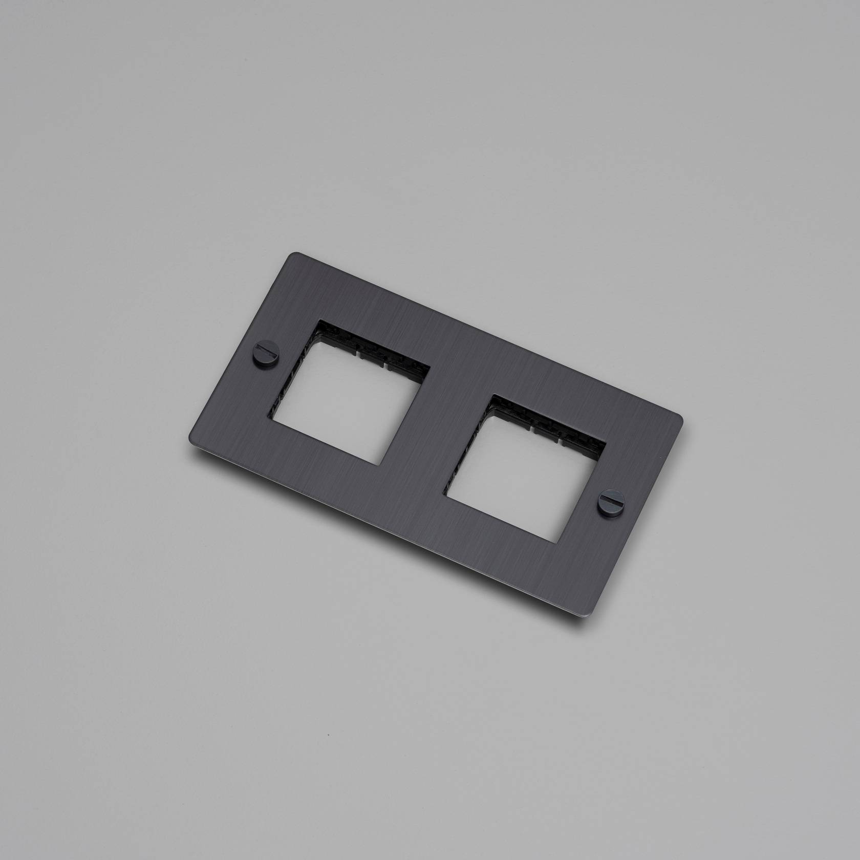 2G WALL PLATE / HORIZONTAL / NO INFILLS / WITHOUT LOGO