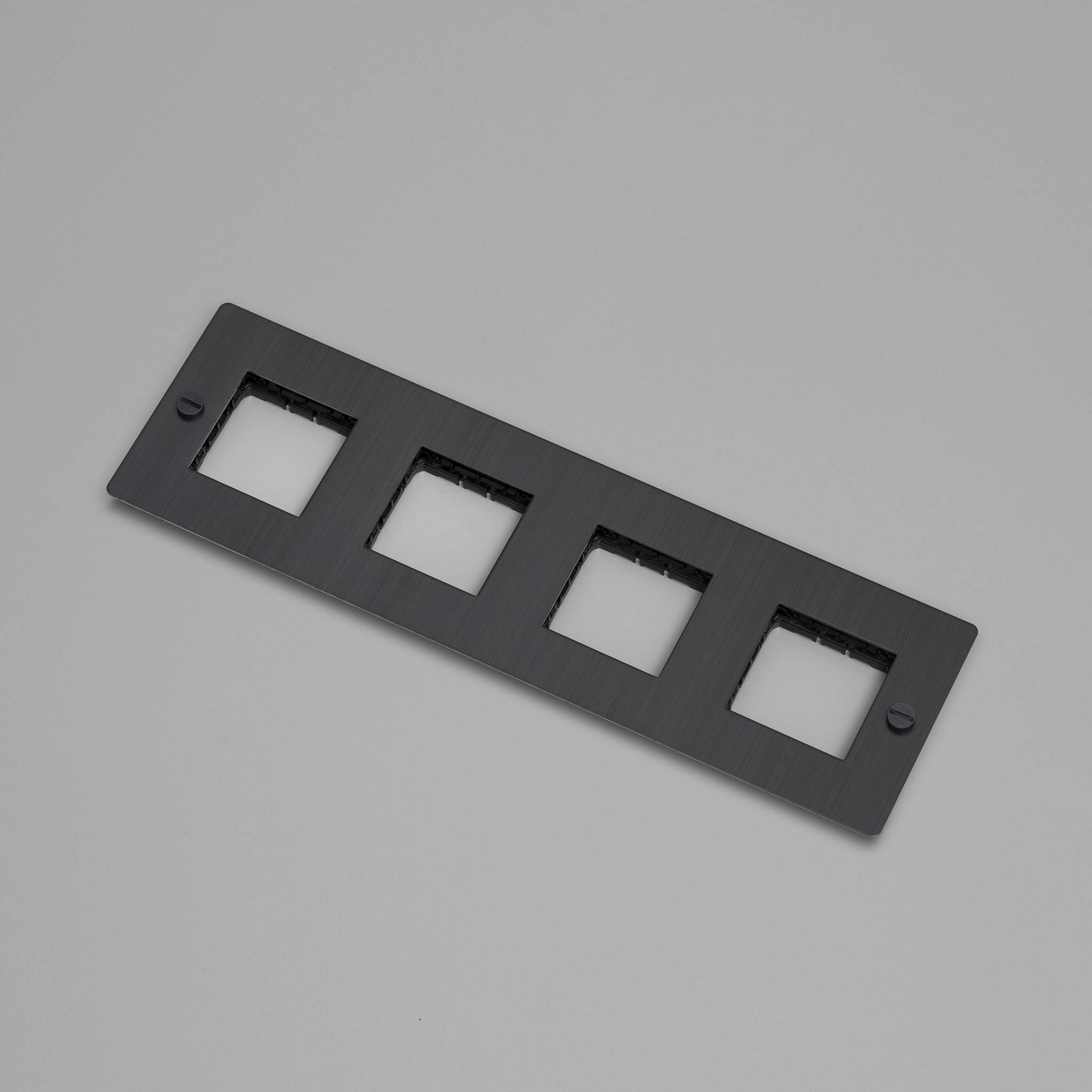 4G WALL PLATE / HORIZONTAL / NO INFILLS / WITHOUT LOGO