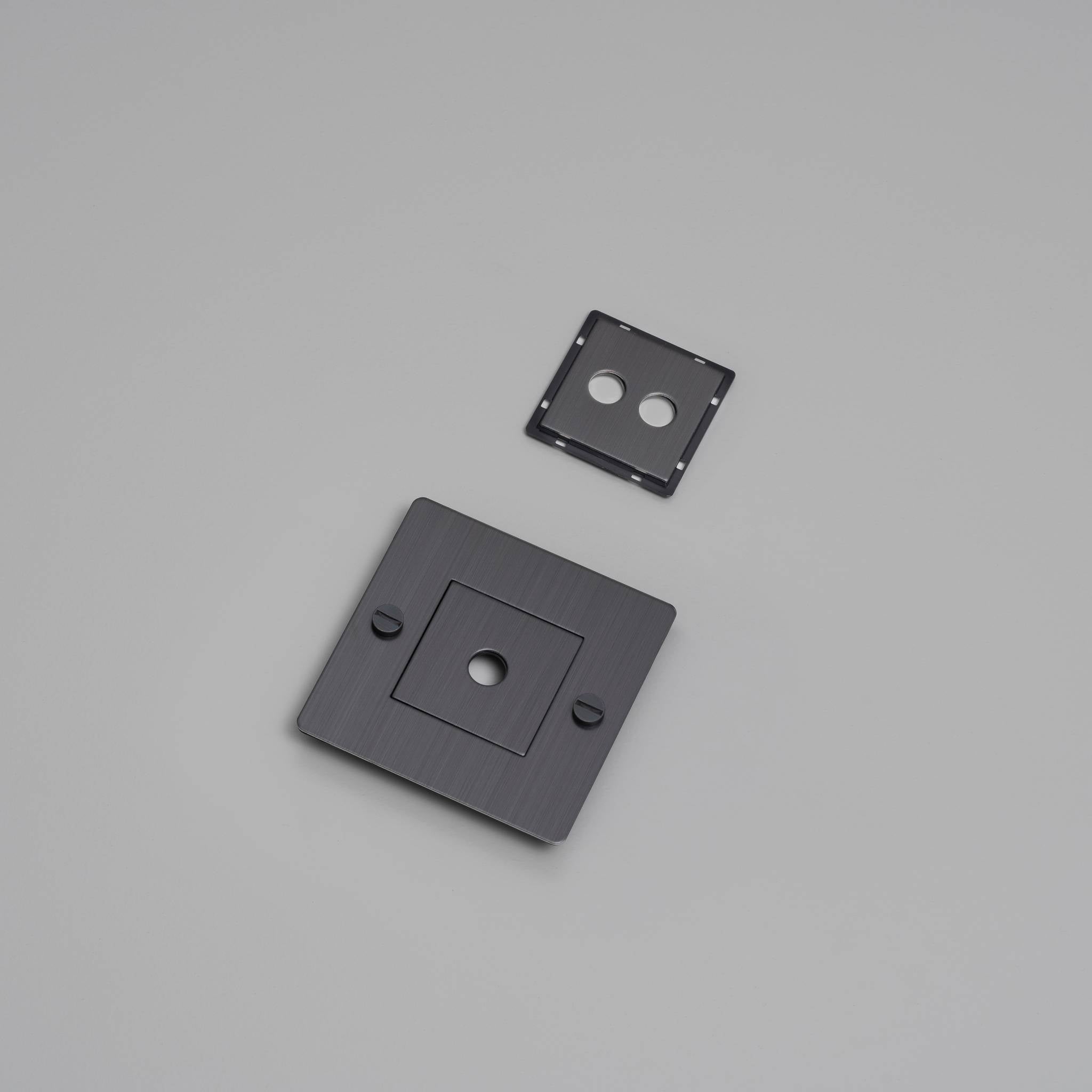1G WALL PLATE / HORIZONTAL / WITH INFILLS / WITHOUT LOGO