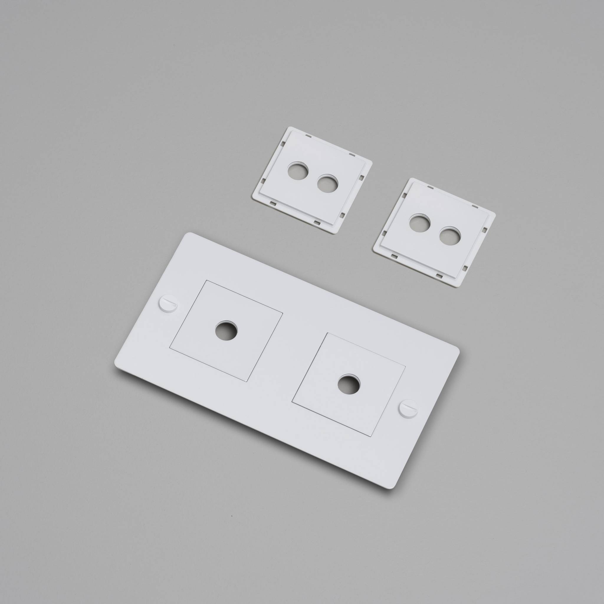 2G WALL PLATE / HORIZONTAL / WITH INFILLS / WITHOUT LOGO