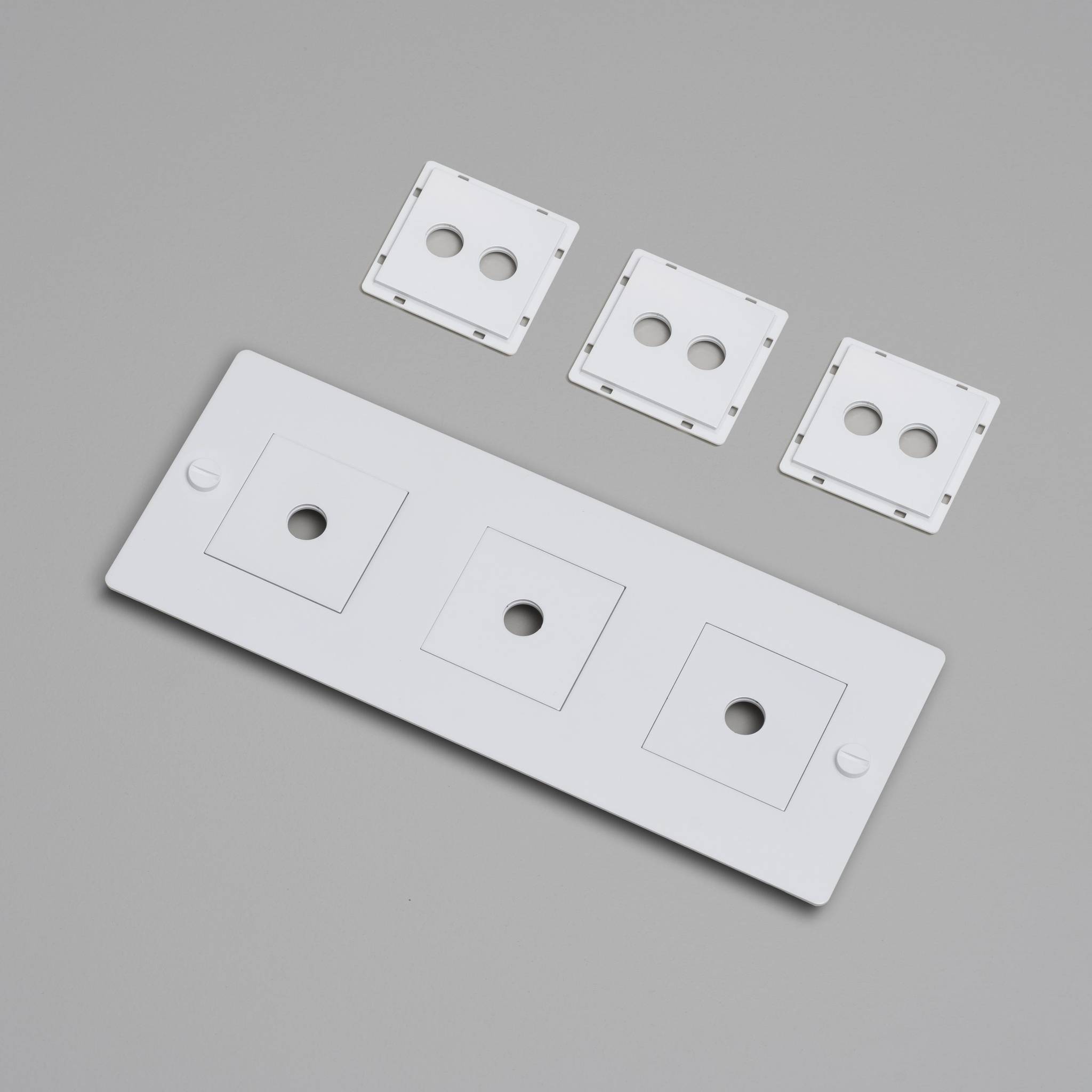 3G WALL PLATE / HORIZONTAL / WITH INFILLS / WITHOUT LOGO