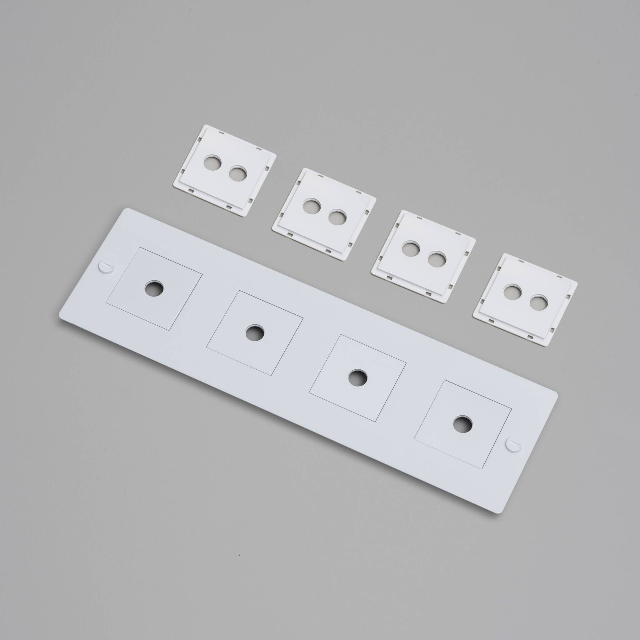 4G WALL PLATE / HORIZONTAL / WITH INFILLS / WITHOUT LOGO