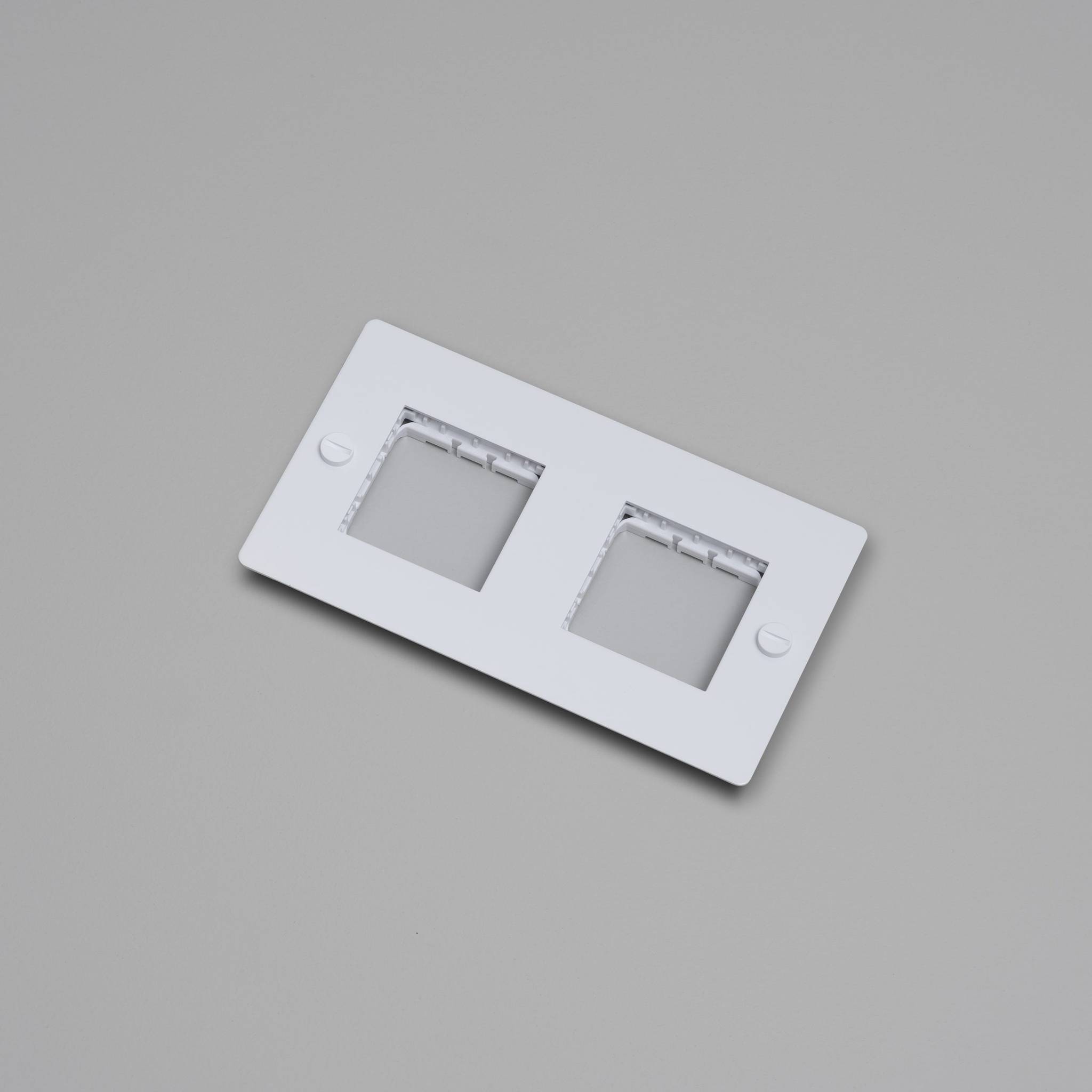 2G WALL PLATE / HORIZONTAL / NO INFILLS / WITHOUT LOGO