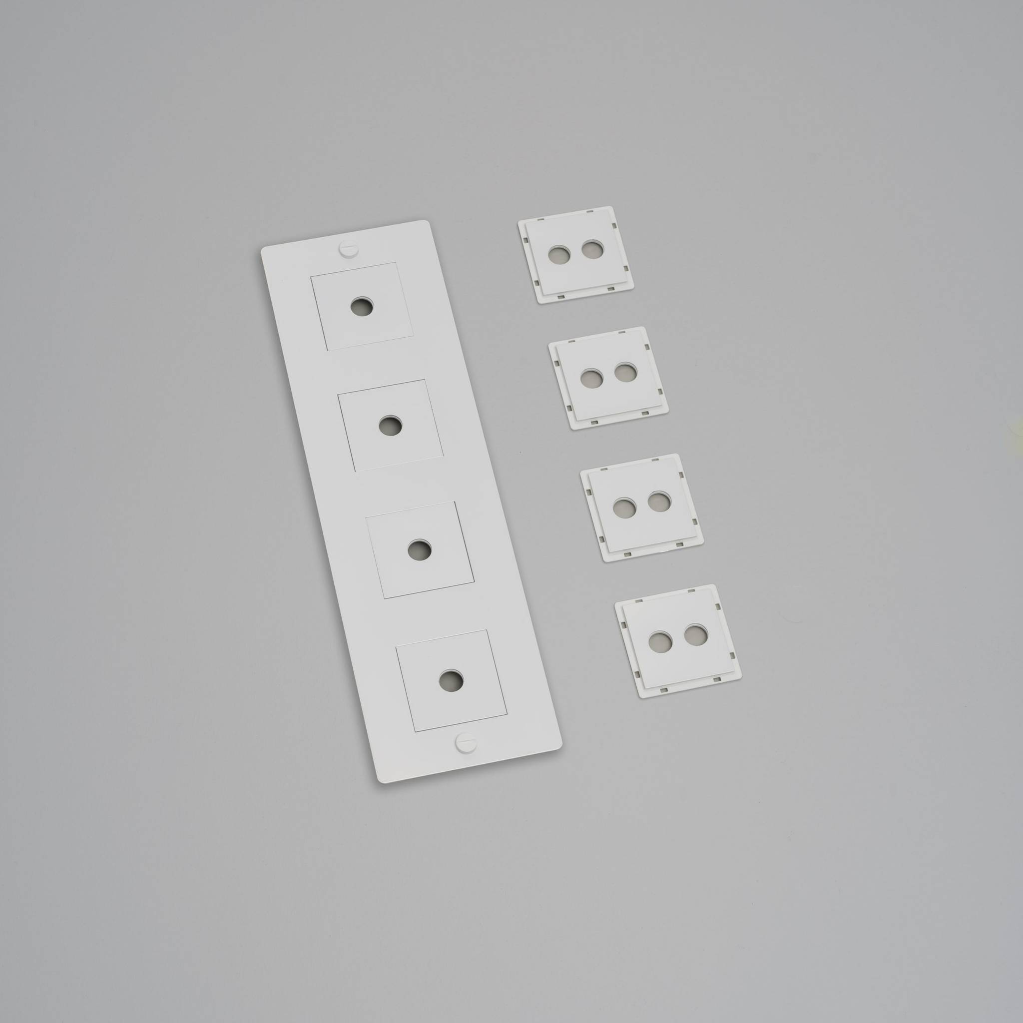 4G WALL PLATE / VERTICAL / WITH INFILLS / WITHOUT LOGO