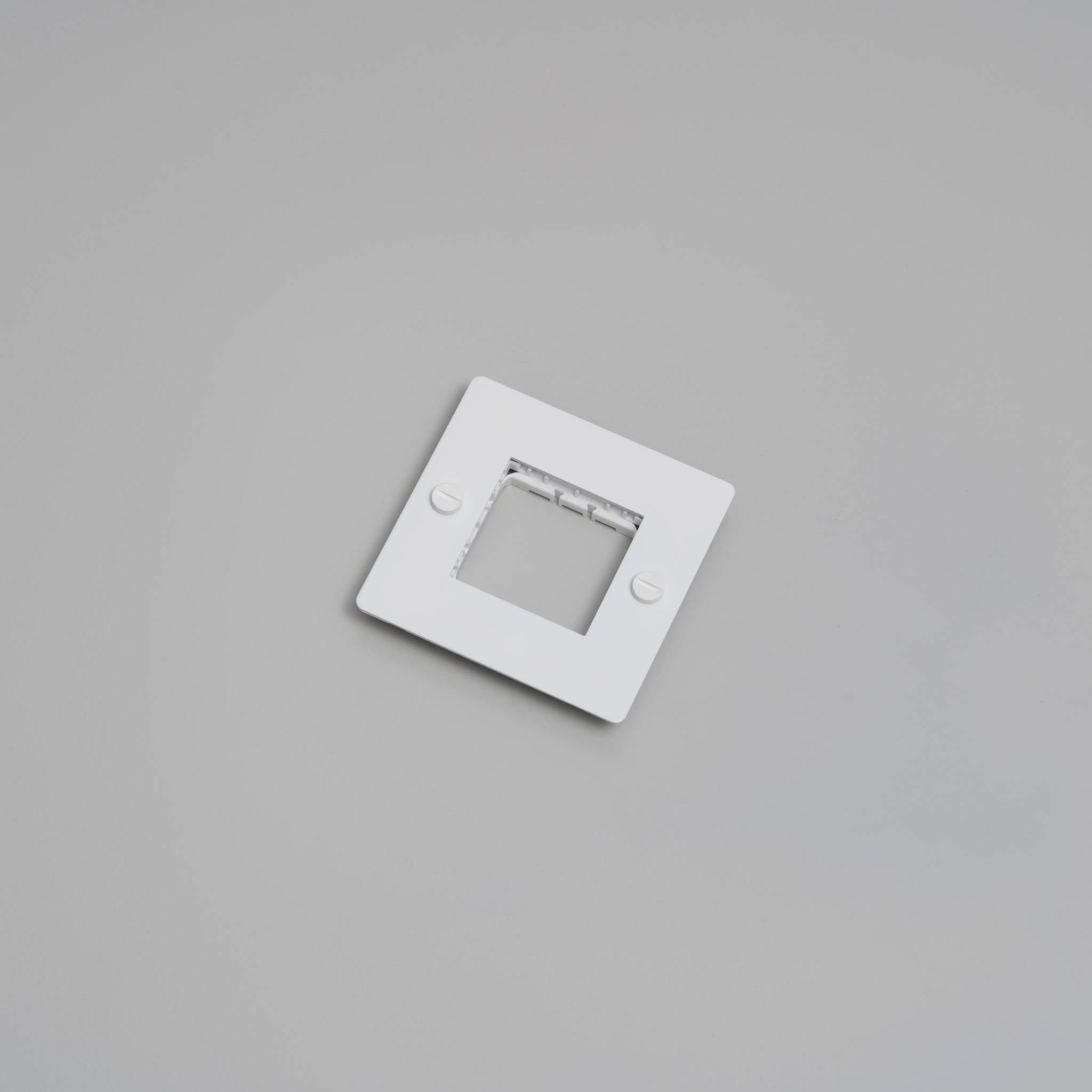 1G WALL PLATE / HORIZONTAL / NO INFILLS / WITHOUT LOGO