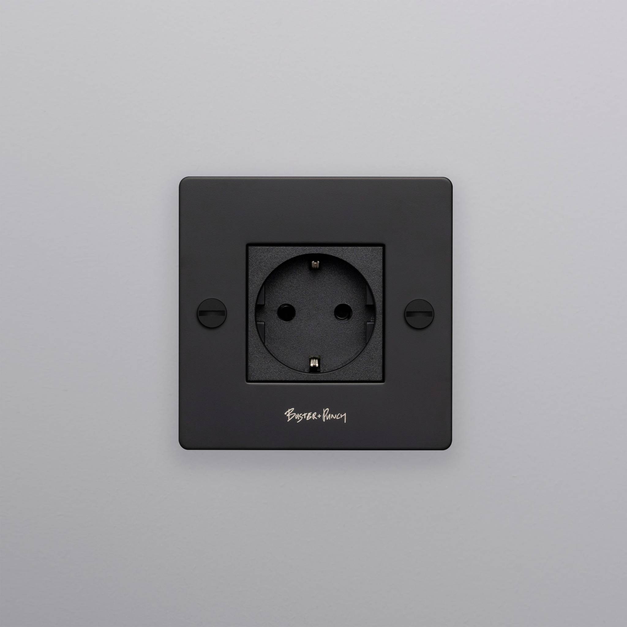 1G SOCKET / SCHUKO TYPE F / CROSS / WITH LOGO