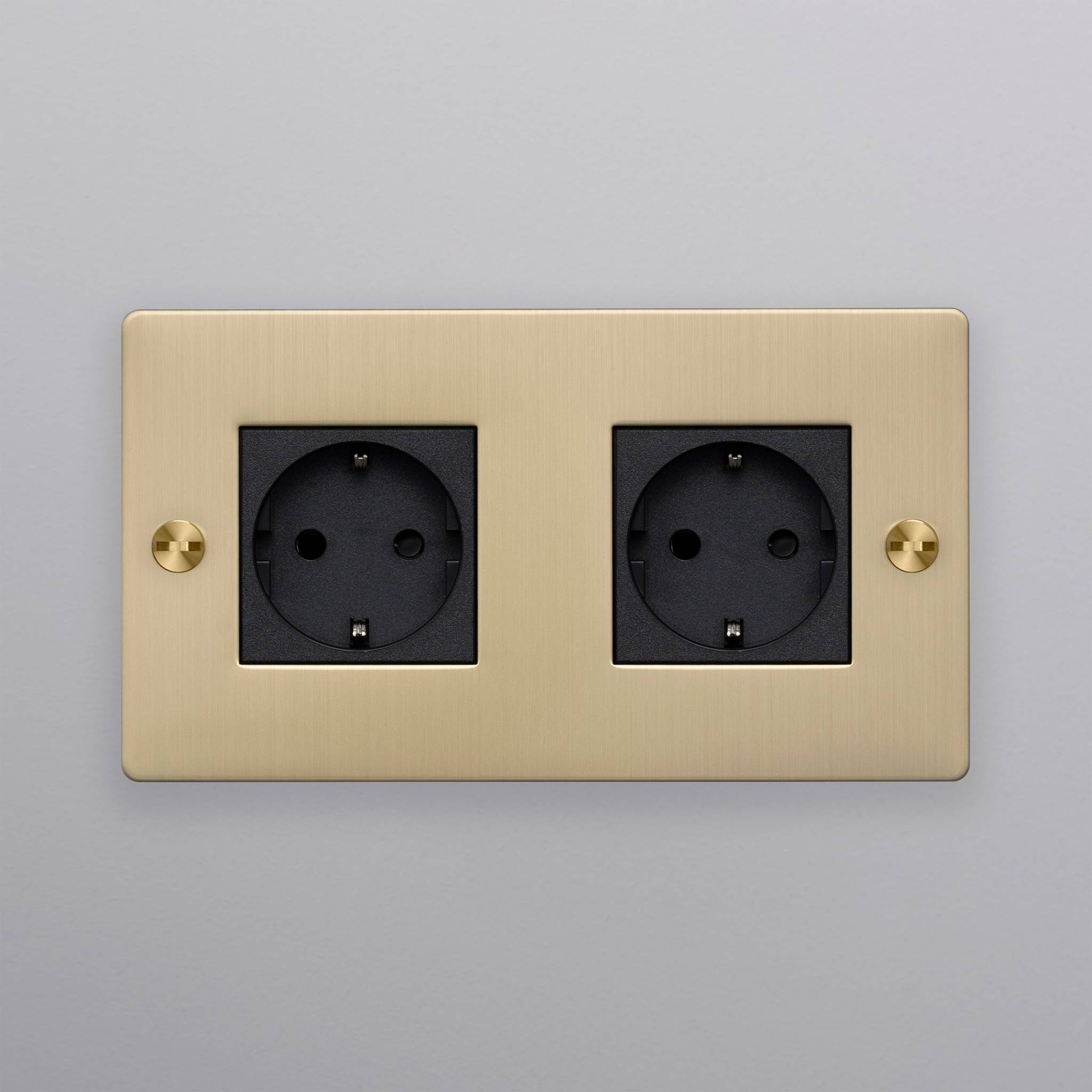 2G SOCKET / SCHUKO TYPE F / WITHOUT LOGO