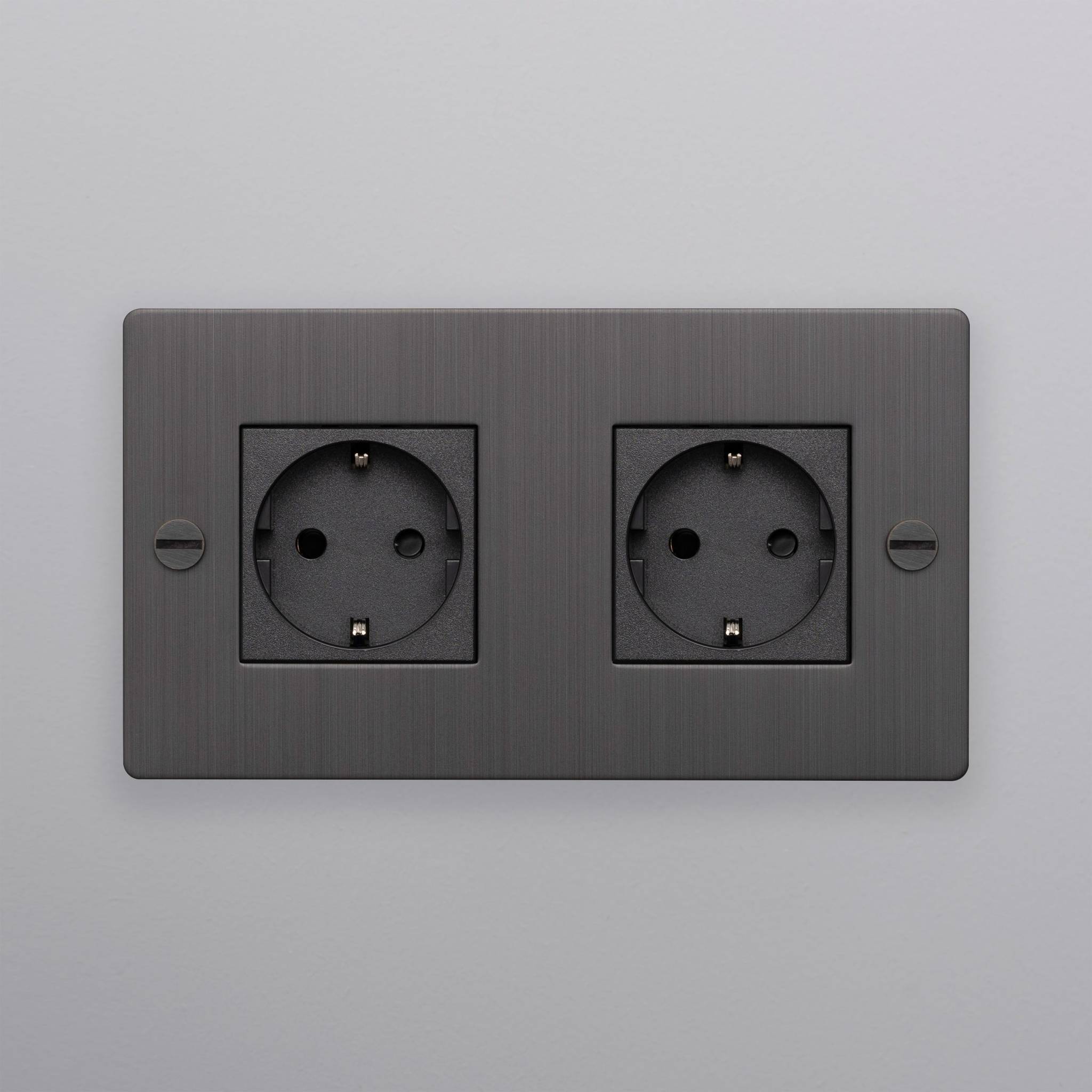 2G SOCKET / SCHUKO TYPE F / WITHOUT LOGO