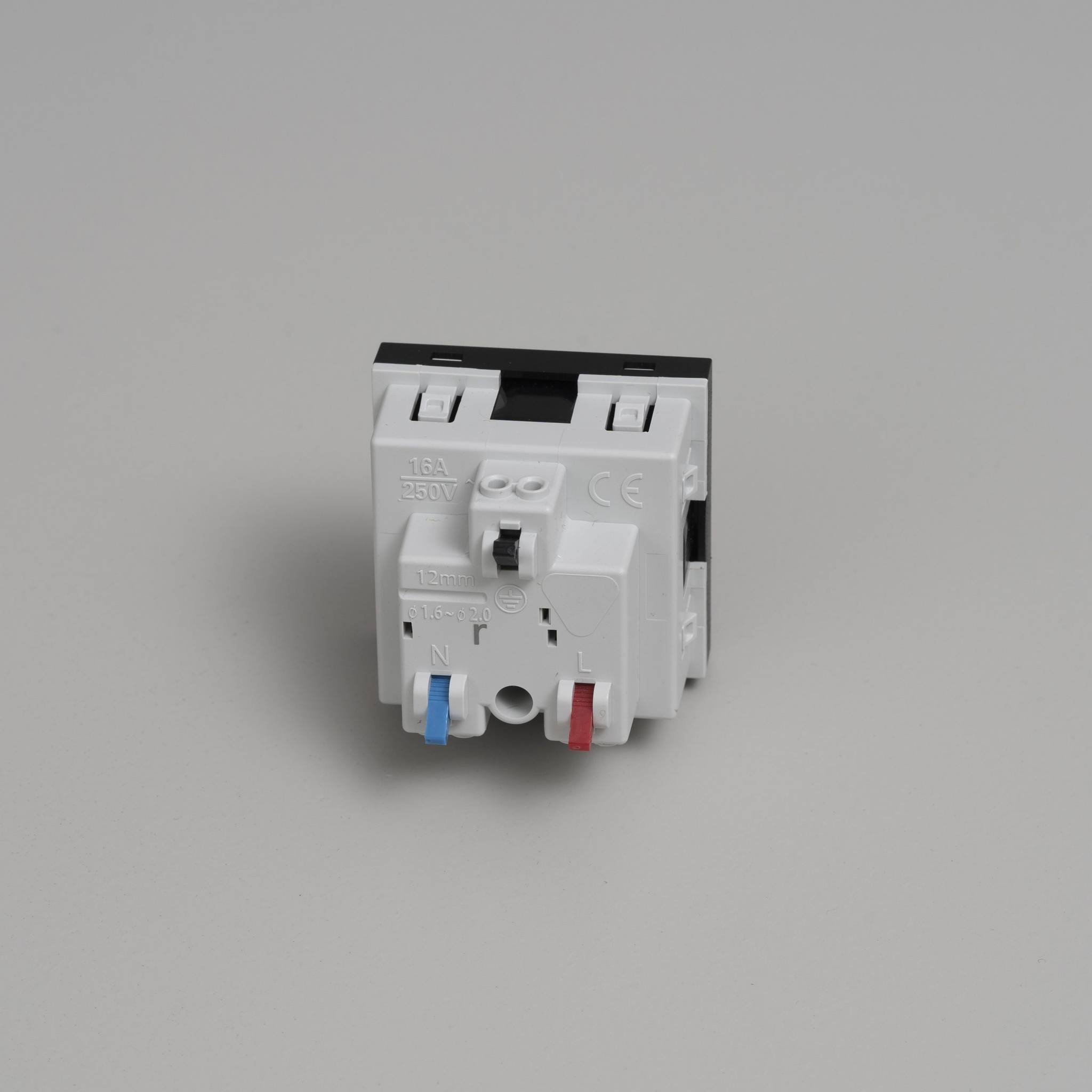 FRENCH BELGIAN SOCKET MODULE / TYPE E / 45 MM